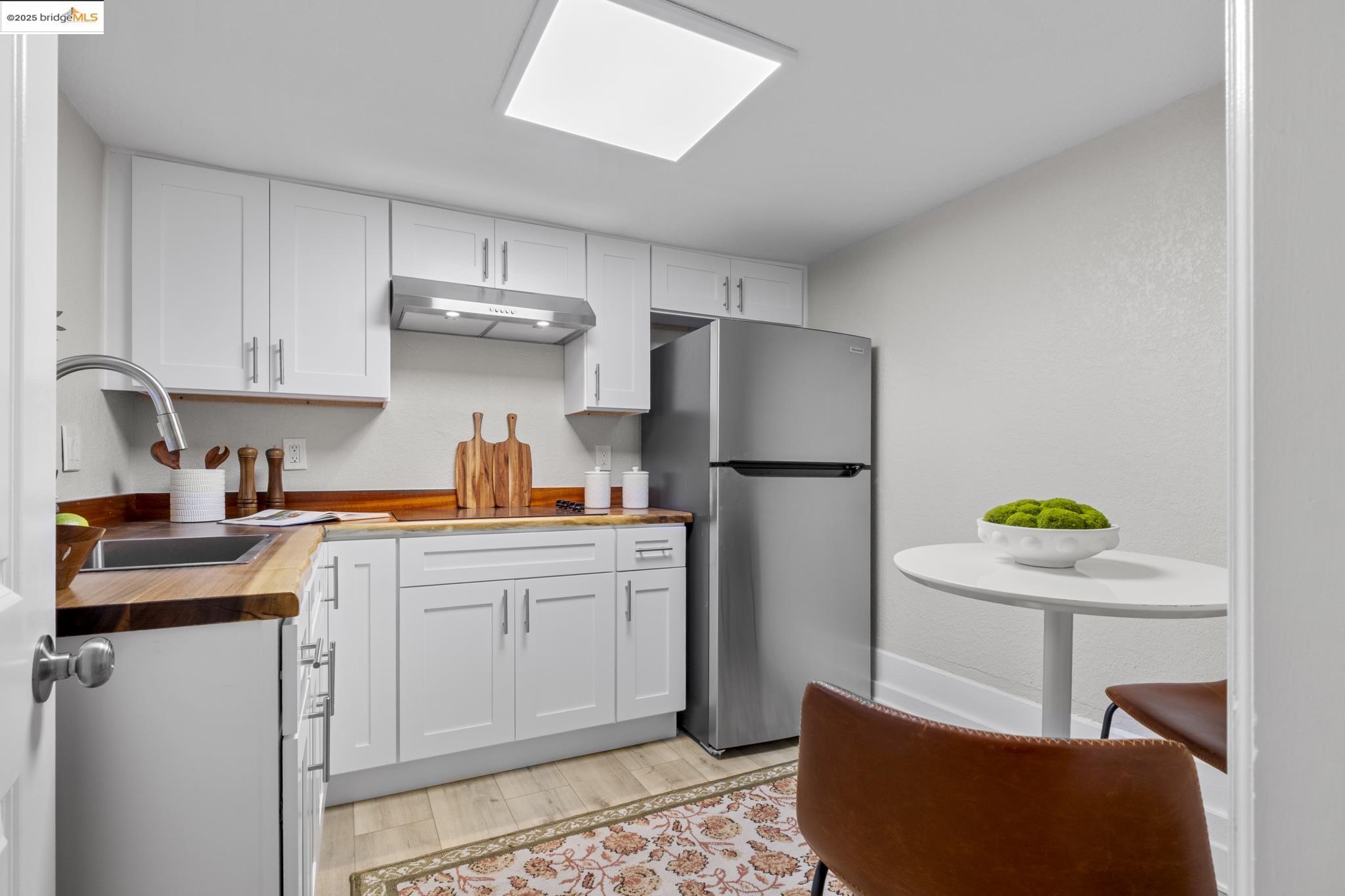 Detail Gallery Image 33 of 48 For 2050 E 30th St, Oakland,  CA 94606 - 7 Beds | 5 Baths