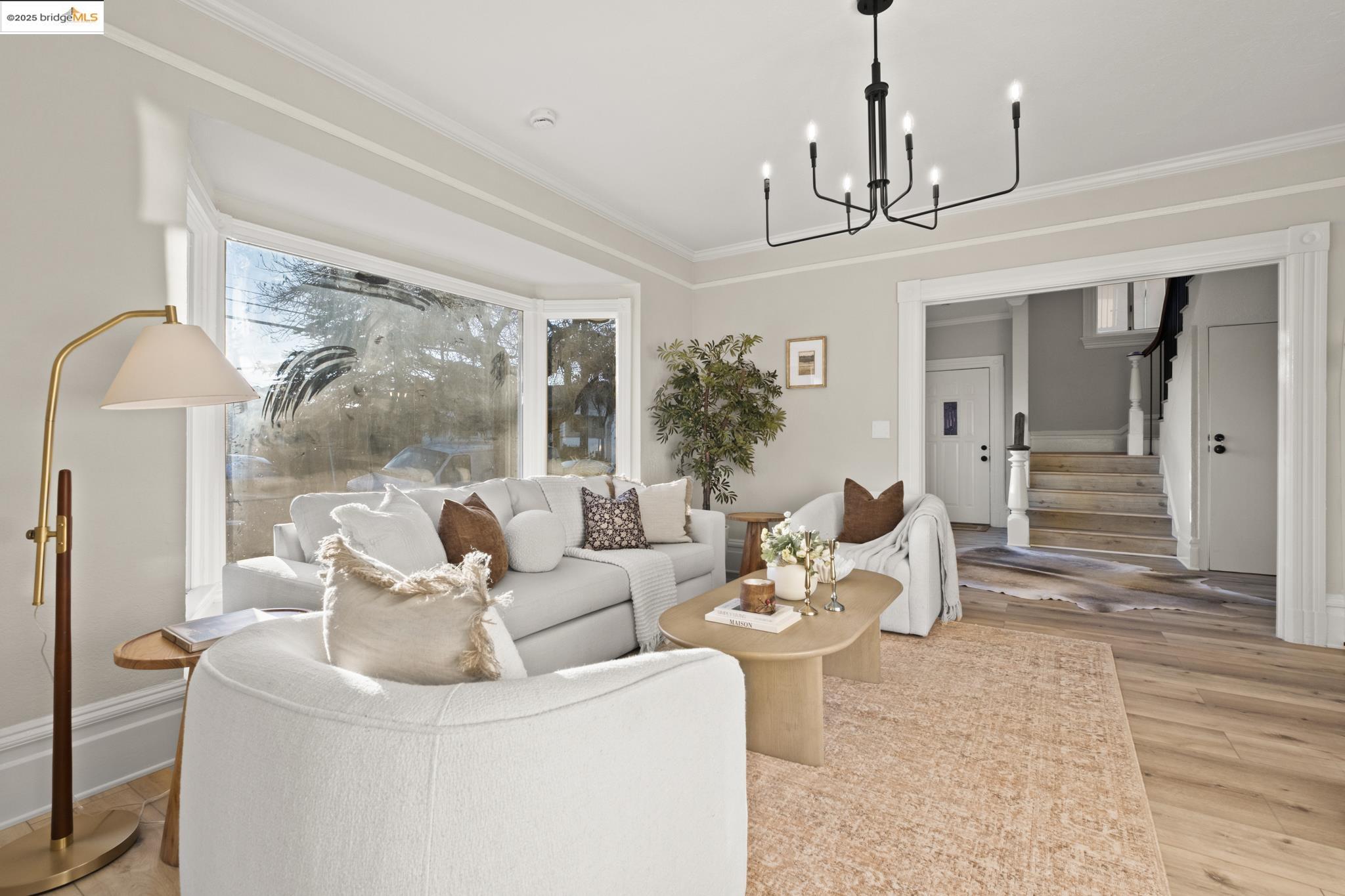 Detail Gallery Image 6 of 48 For 2050 E 30th St, Oakland,  CA 94606 - 7 Beds | 5 Baths