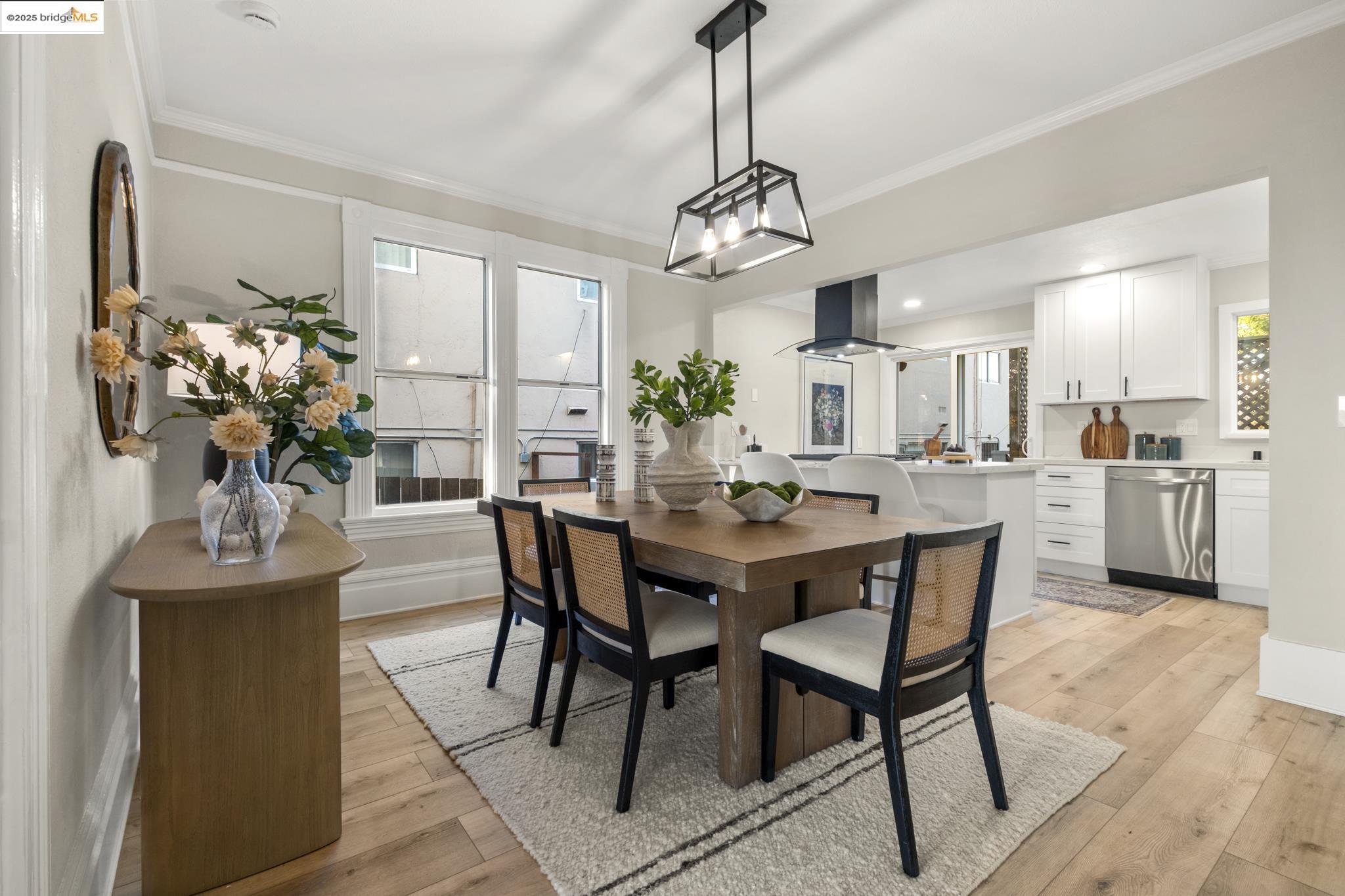 Detail Gallery Image 10 of 48 For 2050 E 30th St, Oakland,  CA 94606 - 7 Beds | 5 Baths