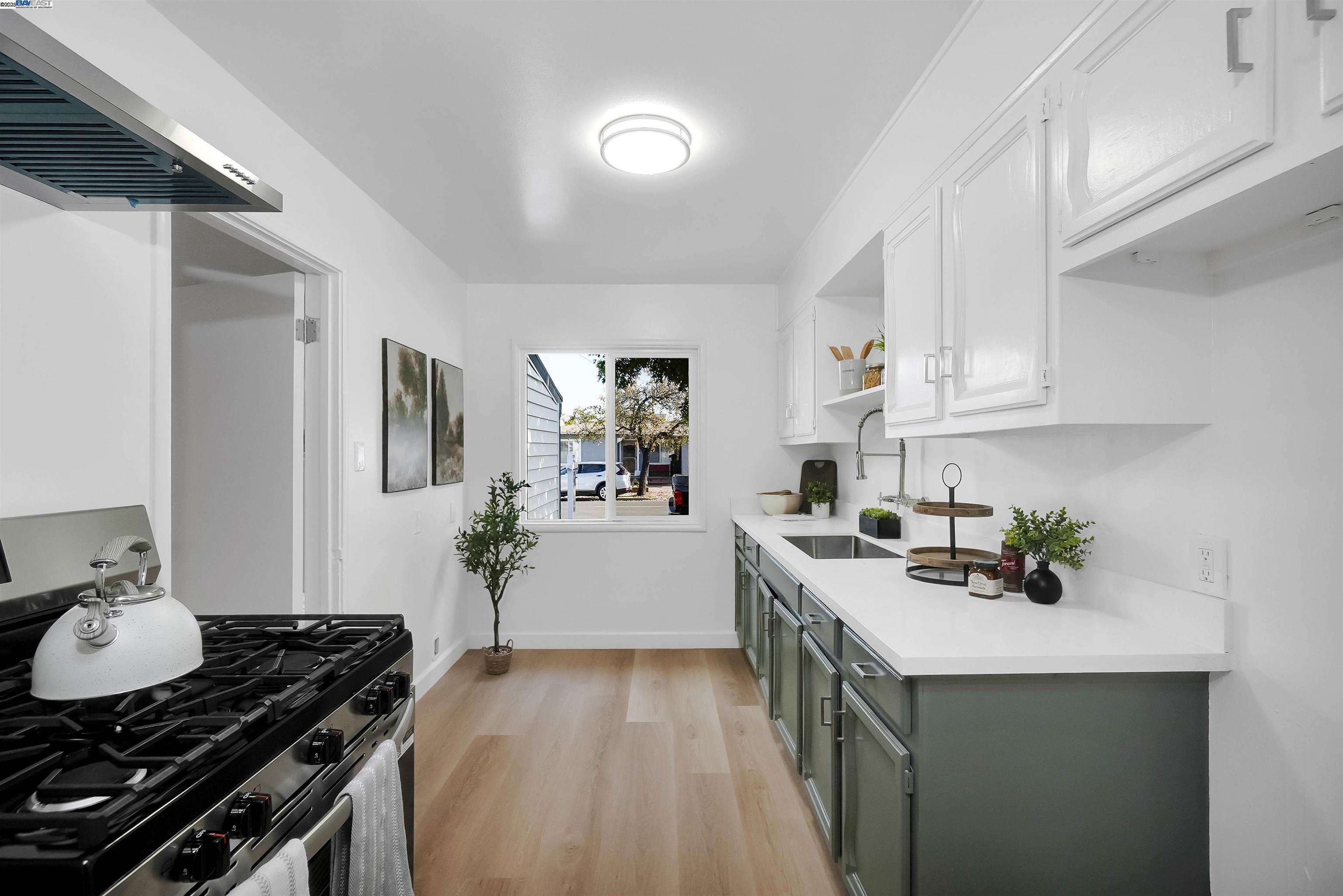 Detail Gallery Image 16 of 58 For 26555 Underwood Ave, Hayward,  CA 94544 - 5 Beds | 3 Baths