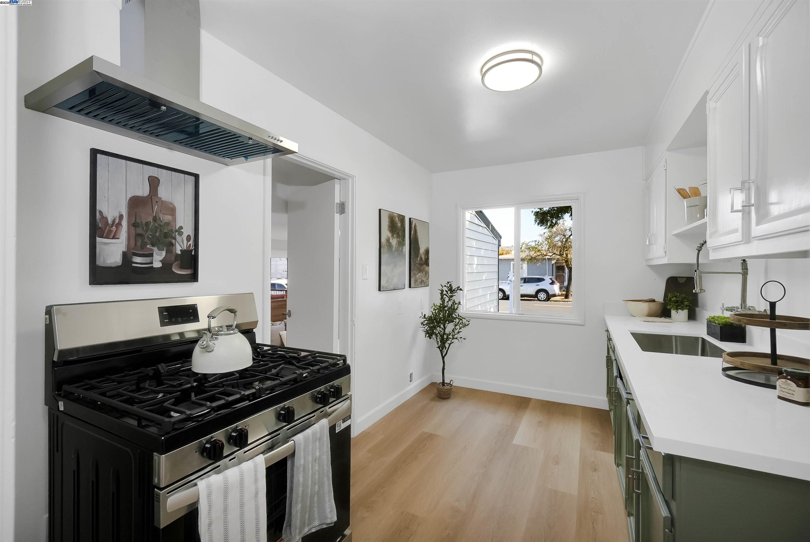 Detail Gallery Image 17 of 58 For 26555 Underwood Ave, Hayward,  CA 94544 - 5 Beds | 3 Baths