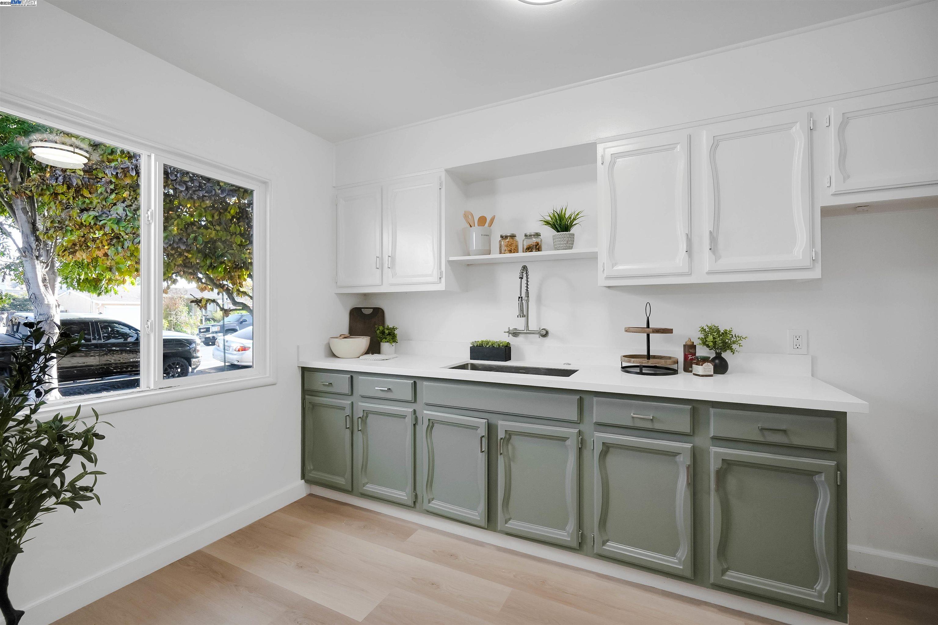 Detail Gallery Image 25 of 58 For 26555 Underwood Ave, Hayward,  CA 94544 - 5 Beds | 3 Baths