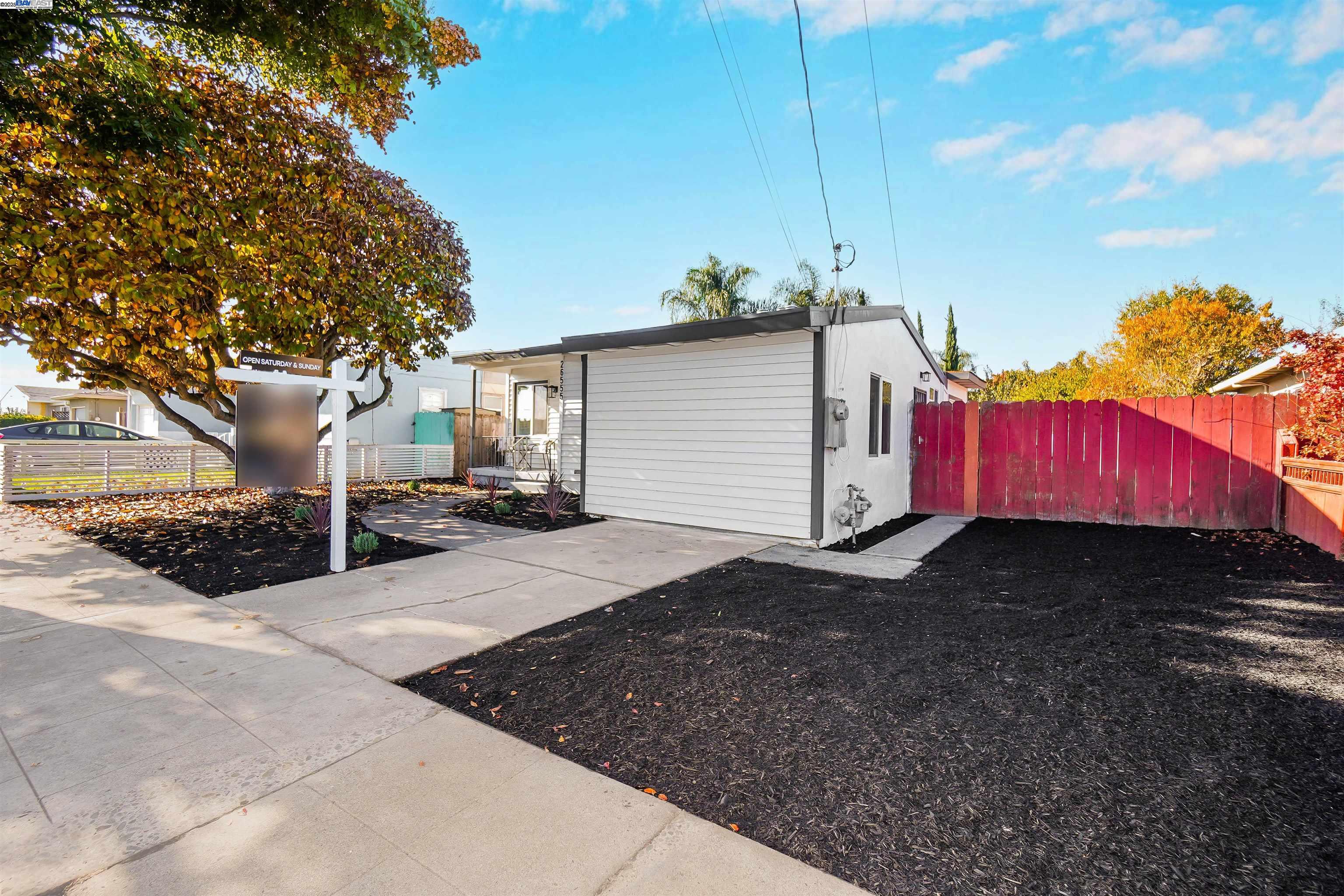 Detail Gallery Image 4 of 58 For 26555 Underwood Ave, Hayward,  CA 94544 - 5 Beds | 3 Baths