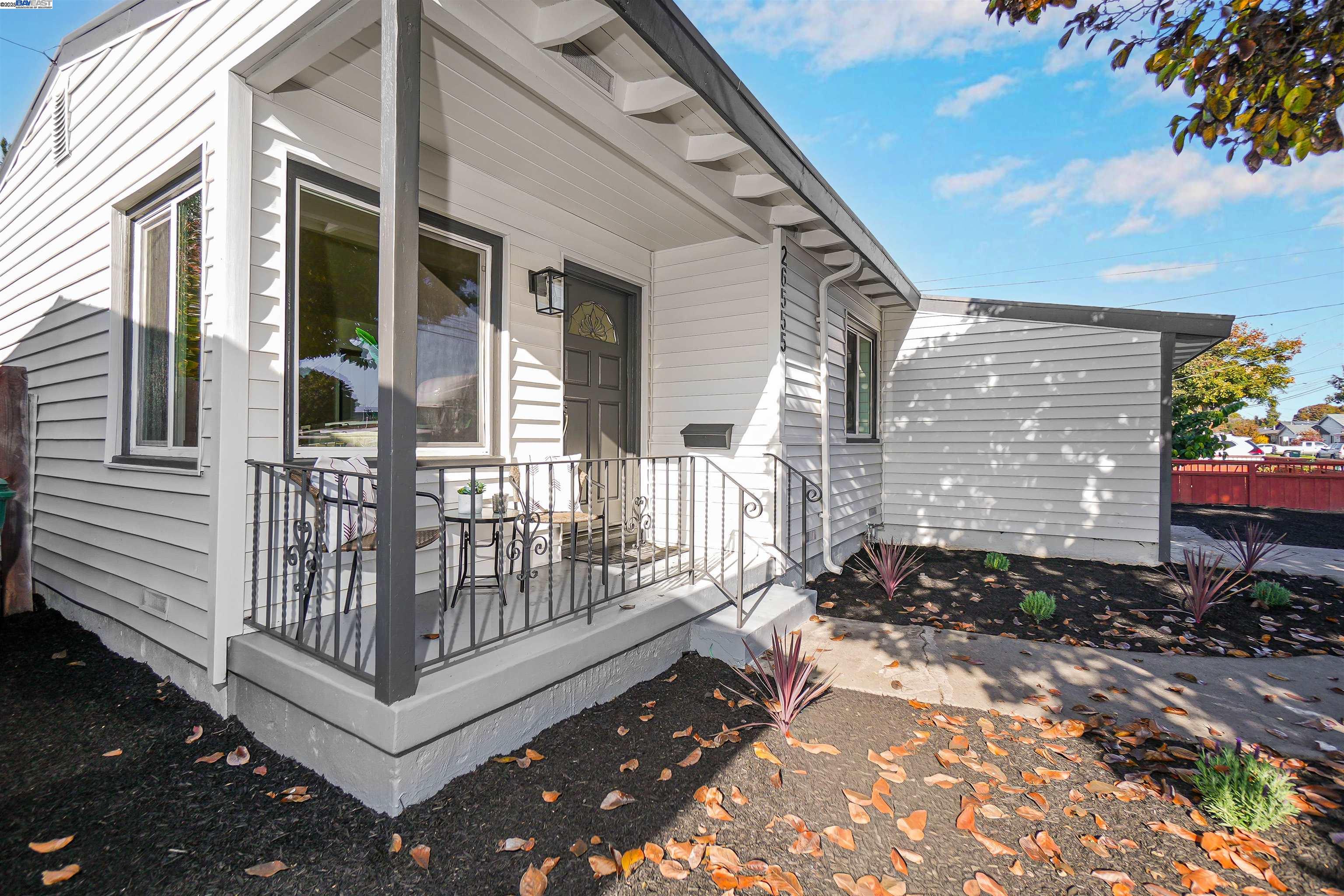 Detail Gallery Image 8 of 58 For 26555 Underwood Ave, Hayward,  CA 94544 - 5 Beds | 3 Baths