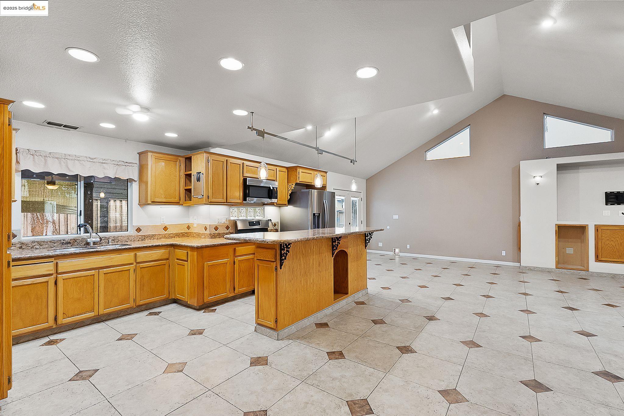 Detail Gallery Image 9 of 40 For 5130 Kegan Ln, Oakley,  CA 94561 - 3 Beds | 2/1 Baths