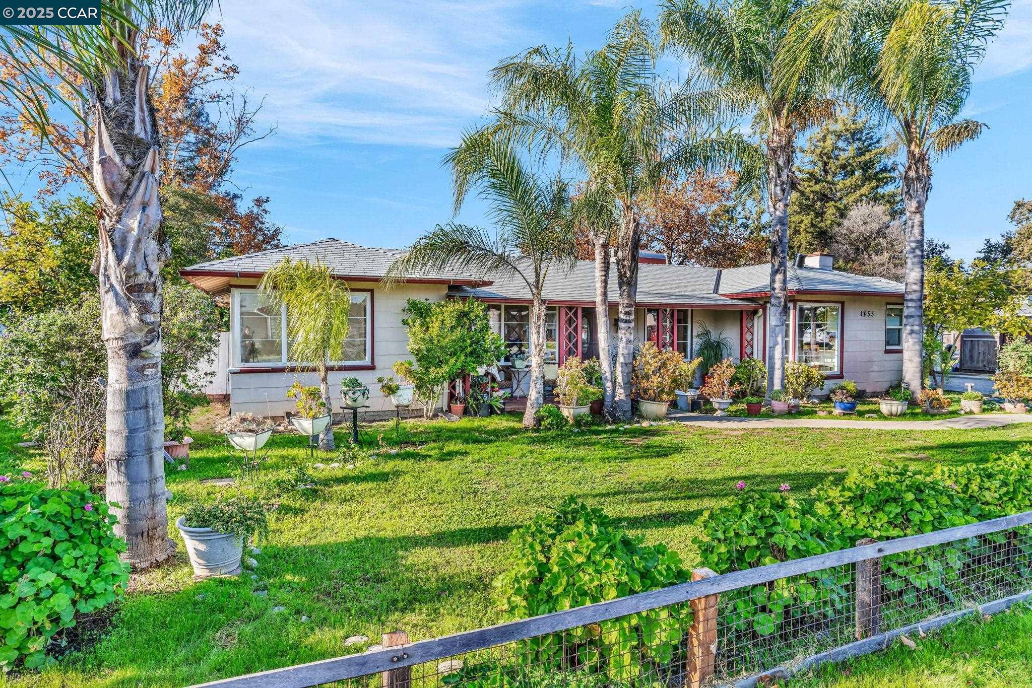 Detail Gallery Image 4 of 56 For 1455 Grove Way, Concord,  CA 94518 - 4 Beds | 3 Baths