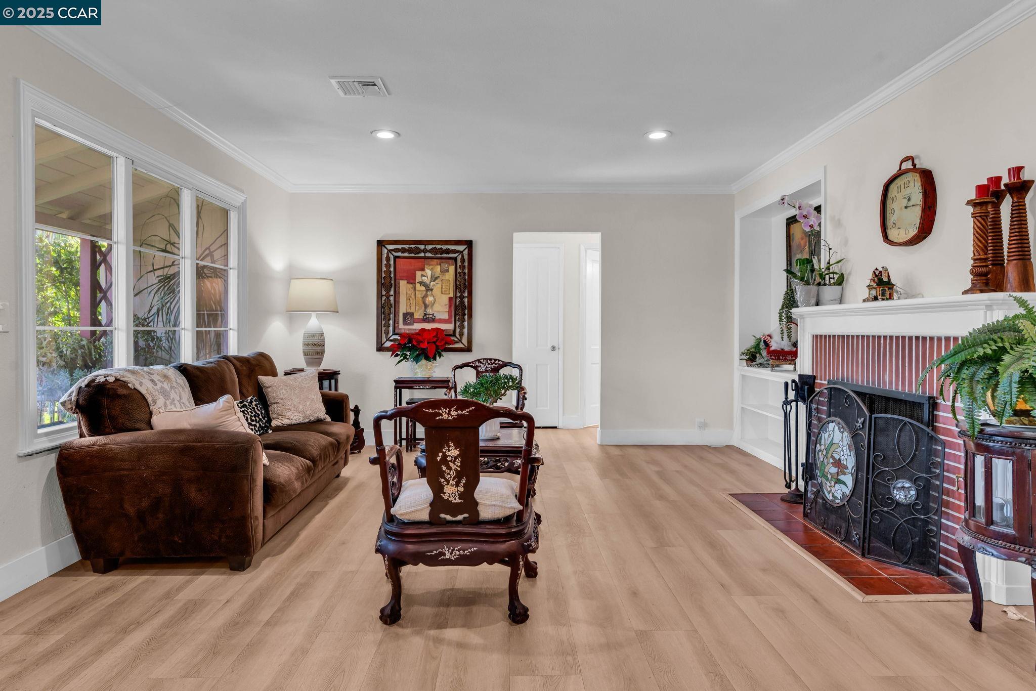 Detail Gallery Image 7 of 56 For 1455 Grove Way, Concord,  CA 94518 - 4 Beds | 3 Baths