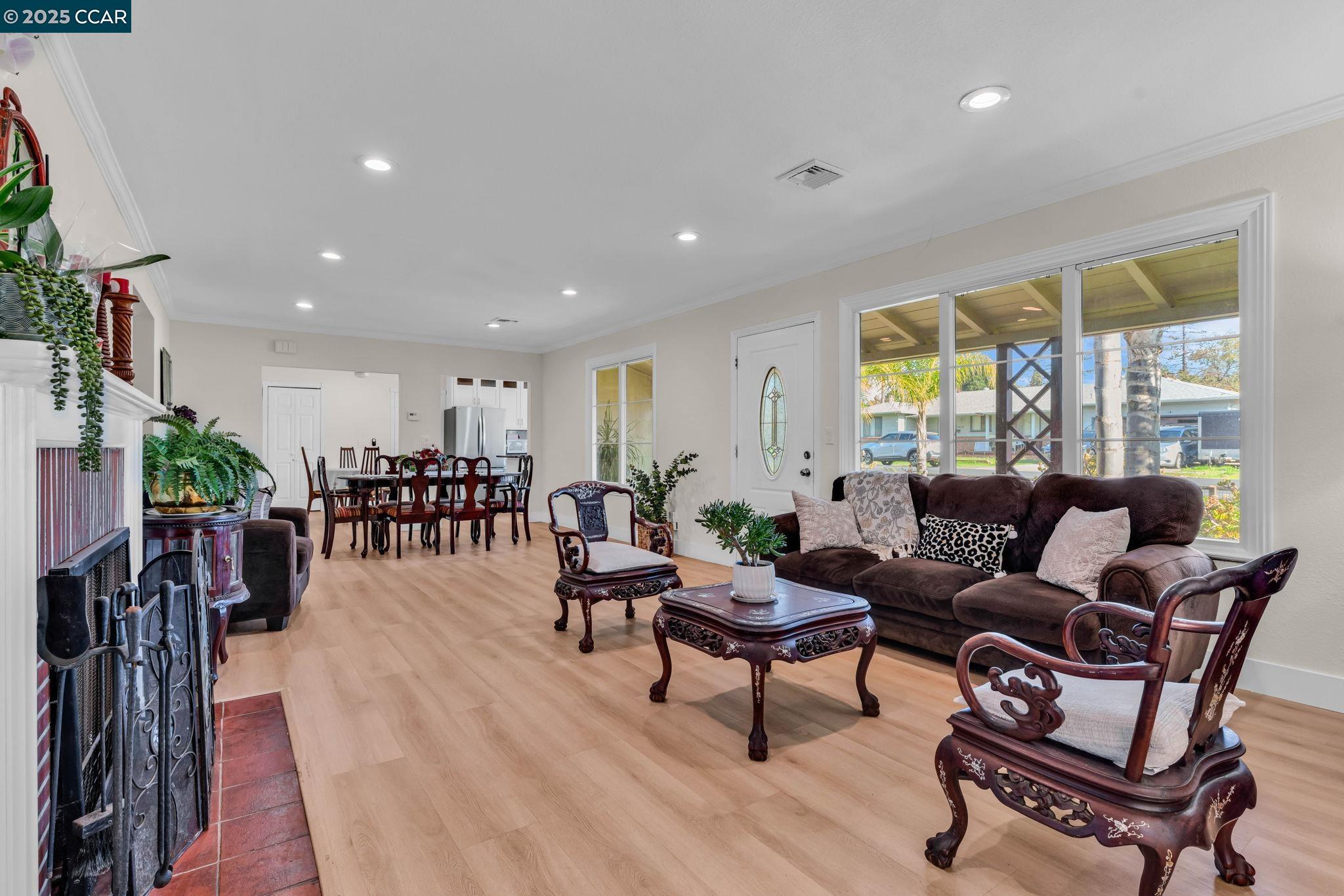 Detail Gallery Image 8 of 55 For 1455 Grove Way, Concord,  CA 94518 - 4 Beds | 3 Baths