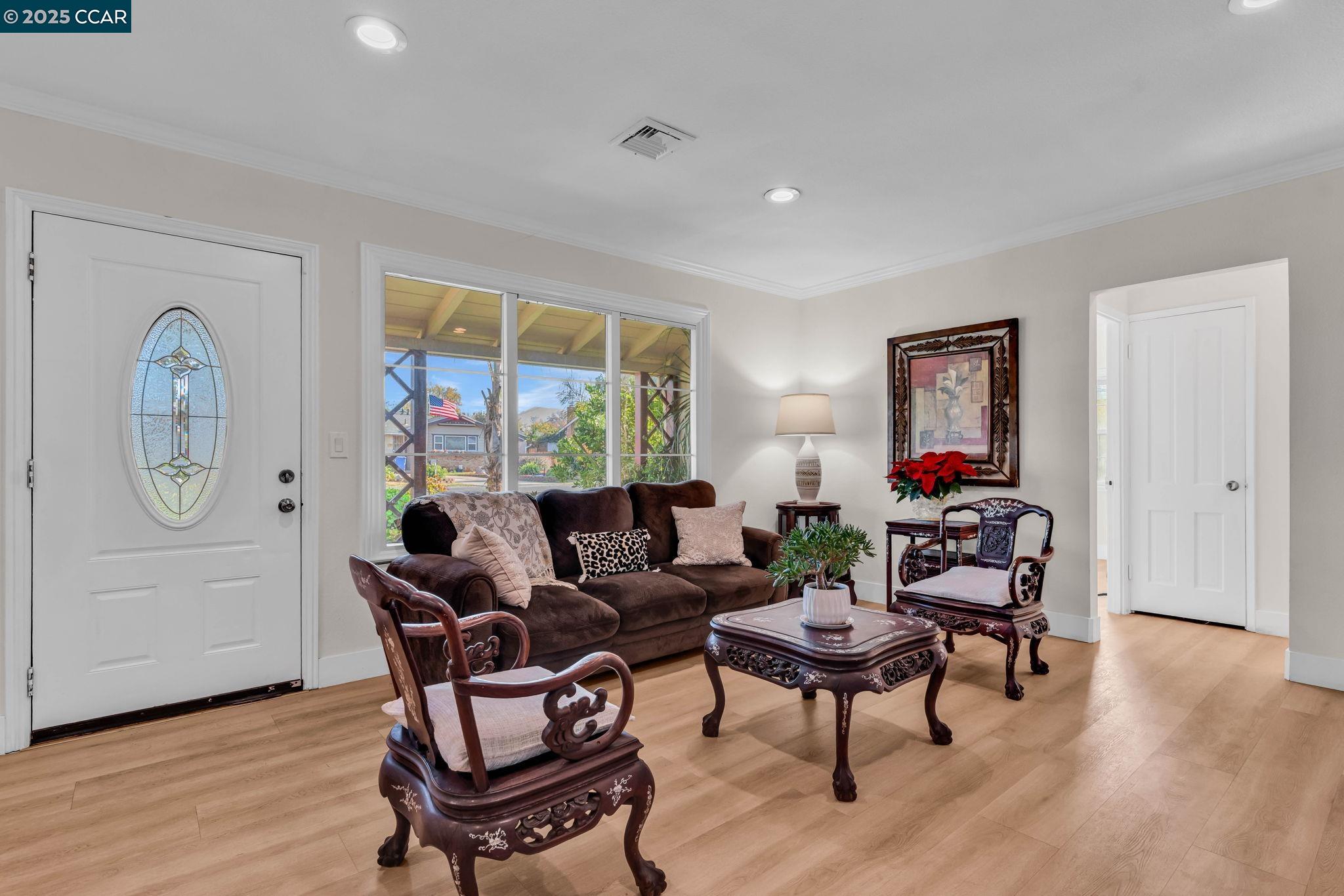 Detail Gallery Image 10 of 56 For 1455 Grove Way, Concord,  CA 94518 - 4 Beds | 3 Baths