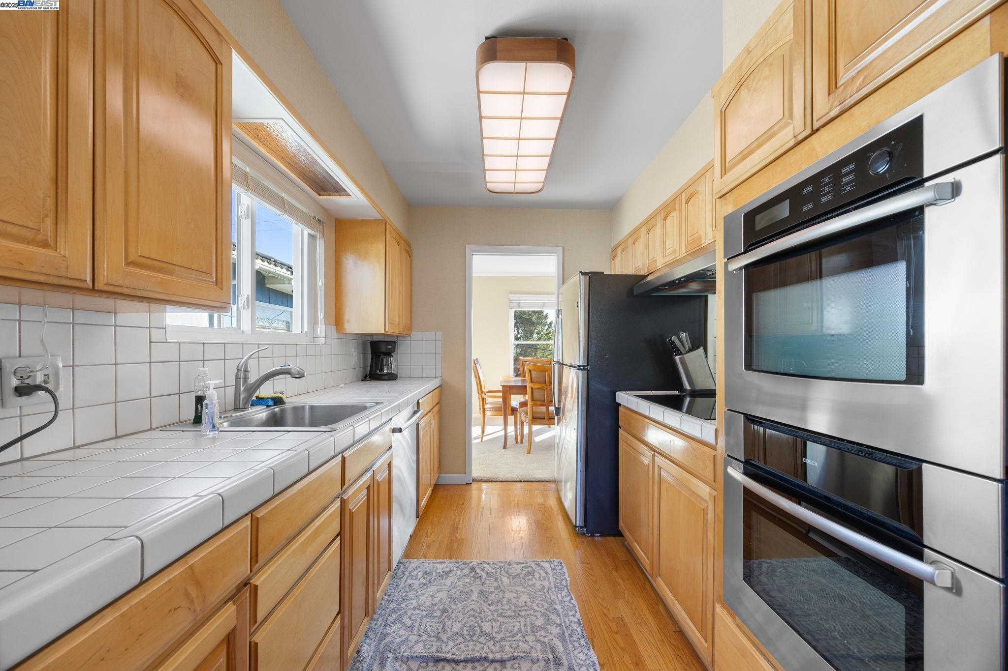 Detail Gallery Image 12 of 55 For 2461 Trenton Dr, San Bruno,  CA 94066 - 3 Beds | 2 Baths