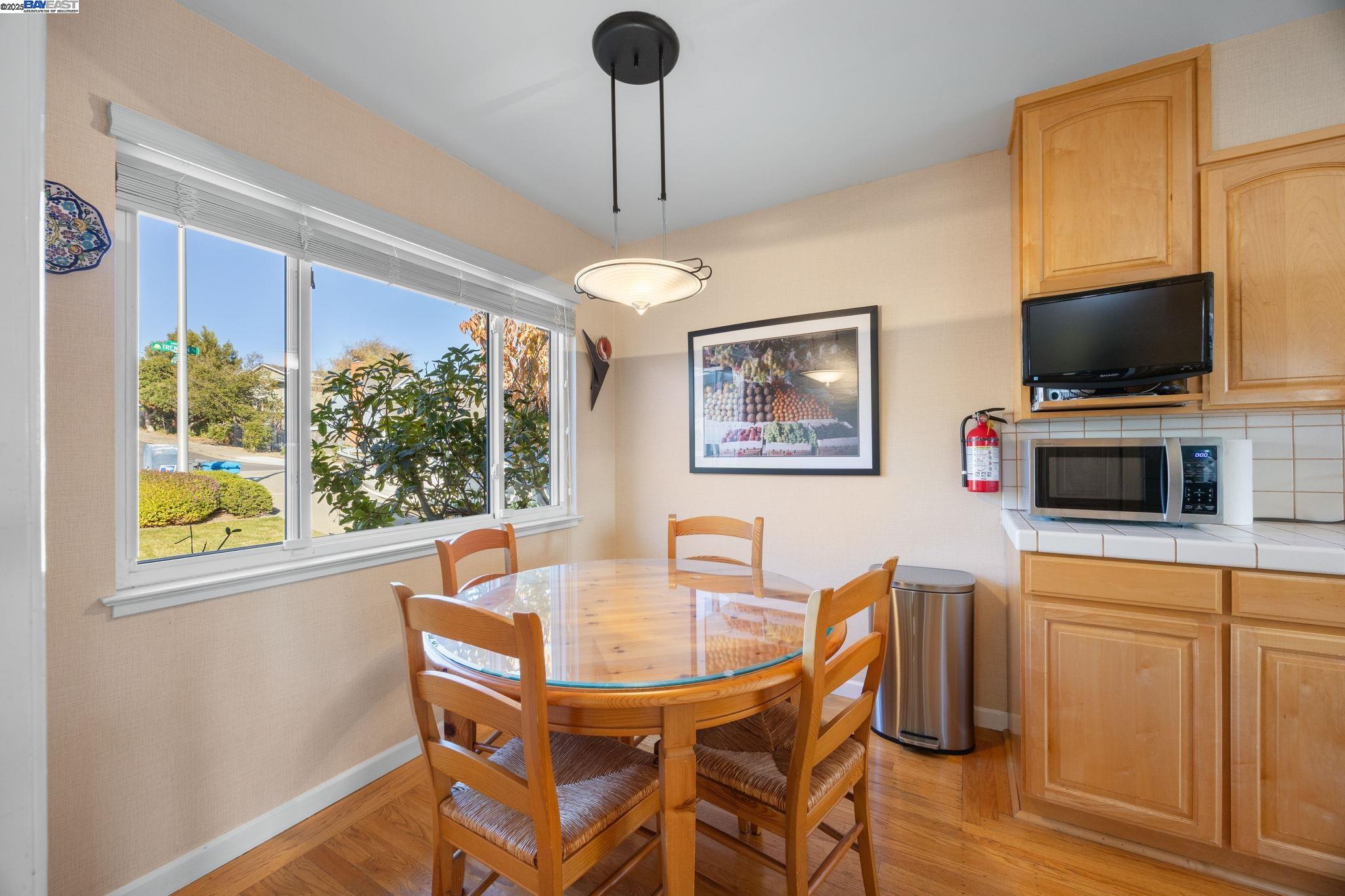 Detail Gallery Image 13 of 55 For 2461 Trenton Dr, San Bruno,  CA 94066 - 3 Beds | 2 Baths