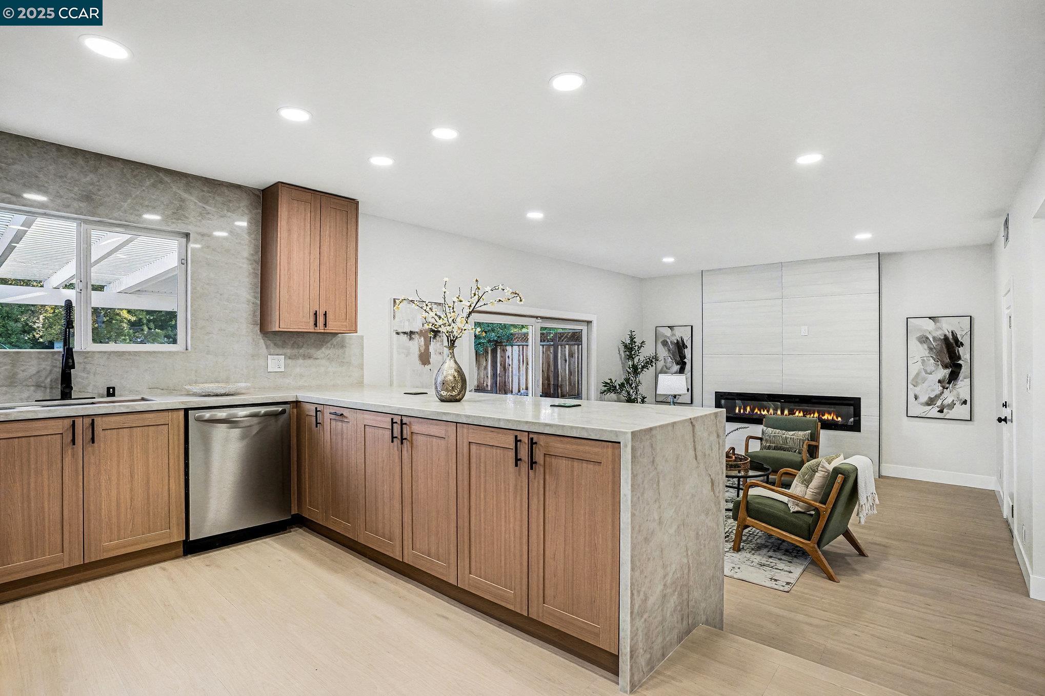 Detail Gallery Image 4 of 37 For 1053 Arkell Rd, Walnut Creek,  CA 94598 - 4 Beds | 2 Baths