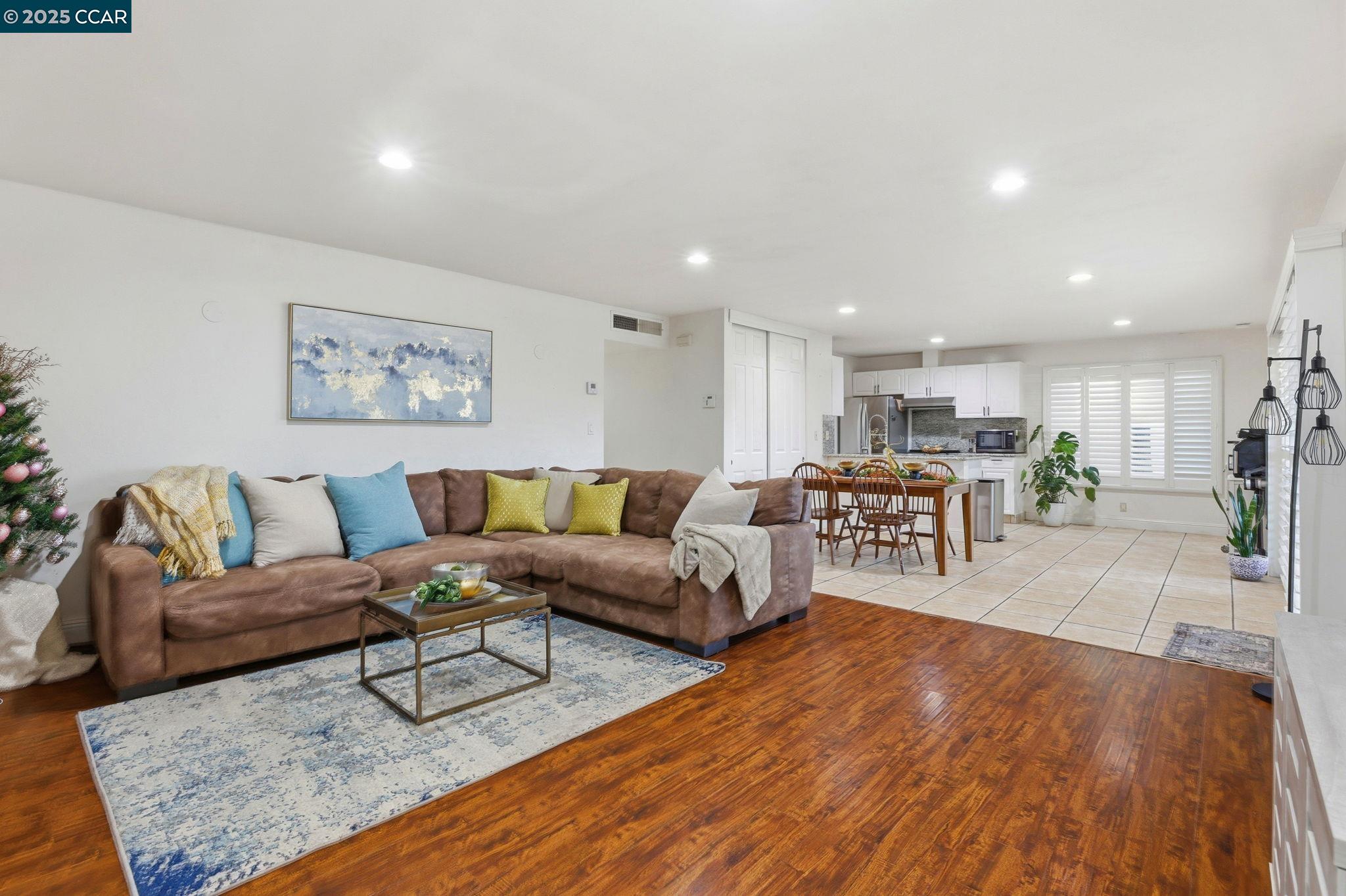 Photo #4: 41119098 Listing: Photo #4