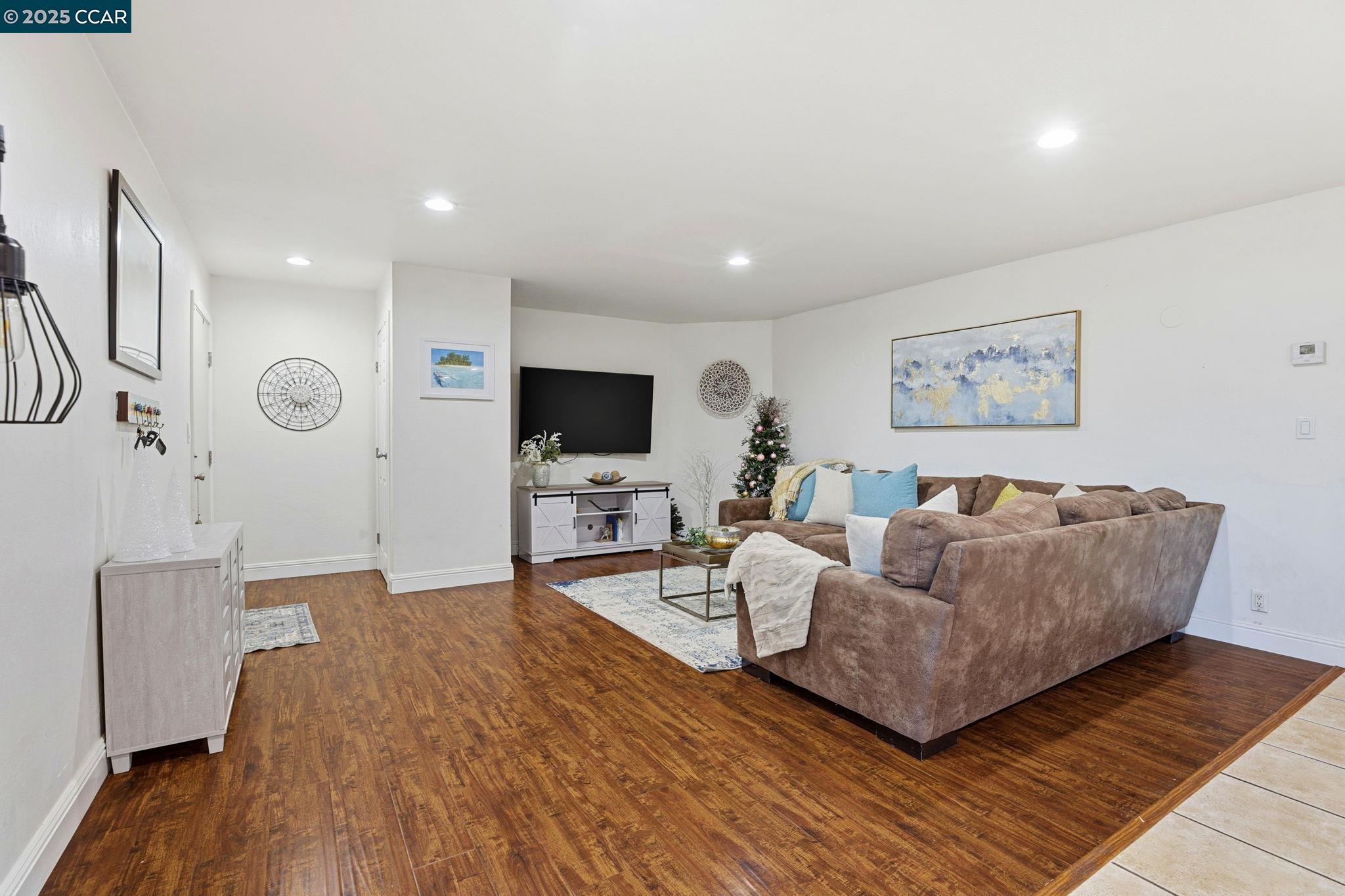 Photo #5: 41119098 Listing: Photo #5