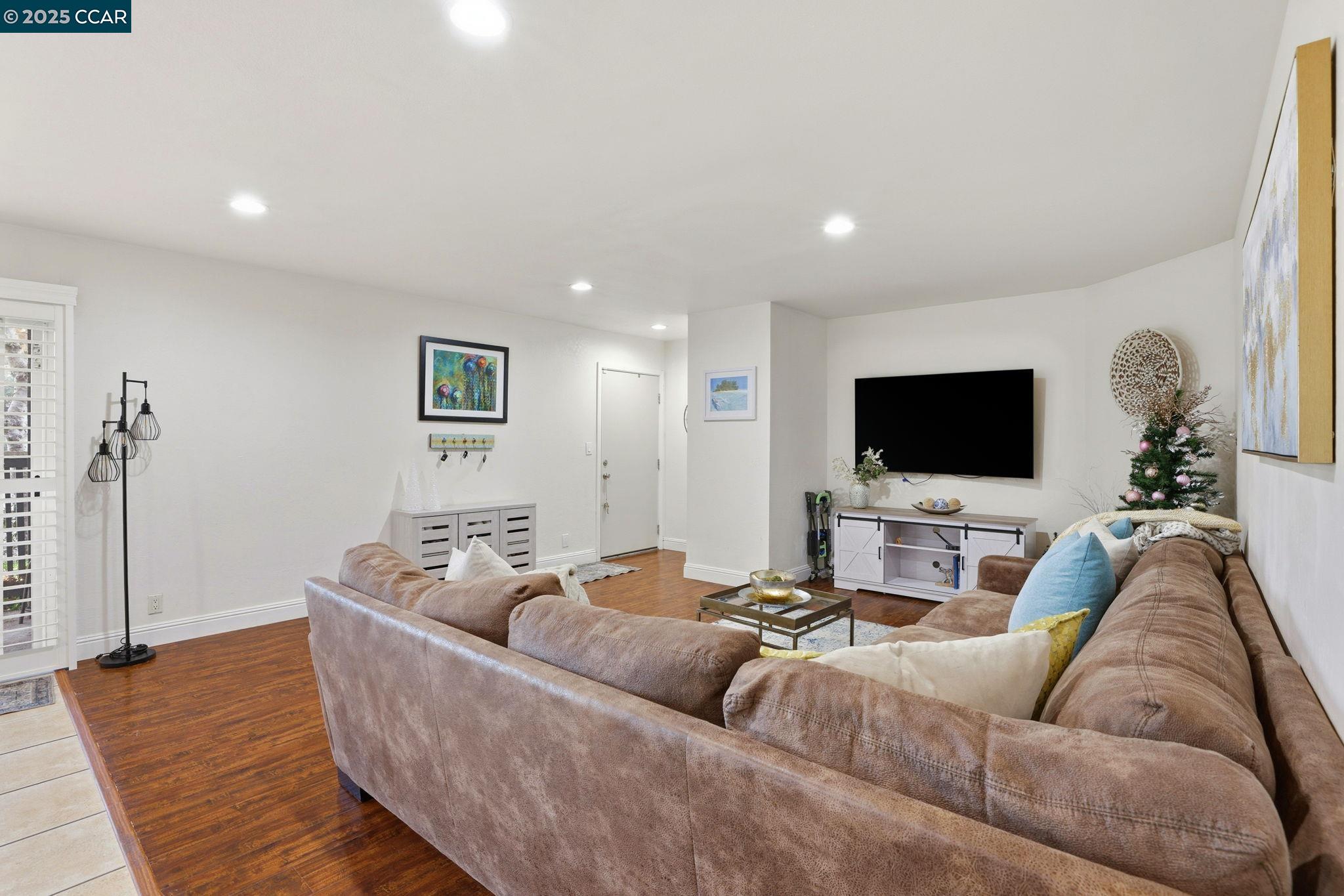 Photo #6: 41119098 Listing: Photo #6