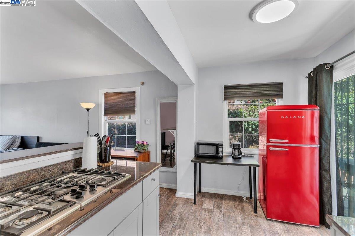 Detail Gallery Image 12 of 37 For 3300 Harrison St, Oakland,  CA 94611 - – Beds | – Baths