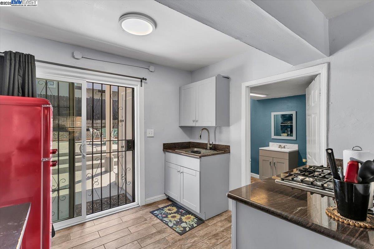 Detail Gallery Image 13 of 37 For 3300 Harrison St, Oakland,  CA 94611 - – Beds | – Baths