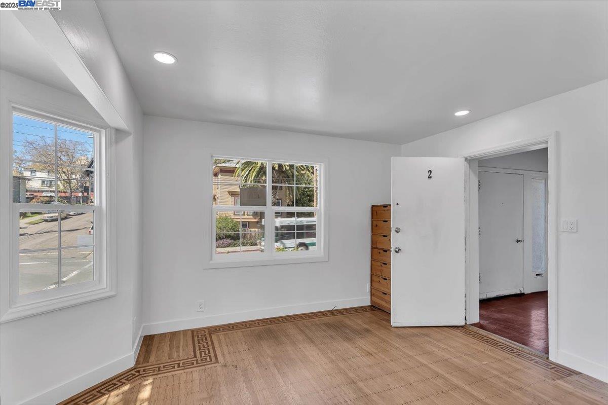 Detail Gallery Image 16 of 37 For 3300 Harrison St, Oakland,  CA 94611 - – Beds | – Baths