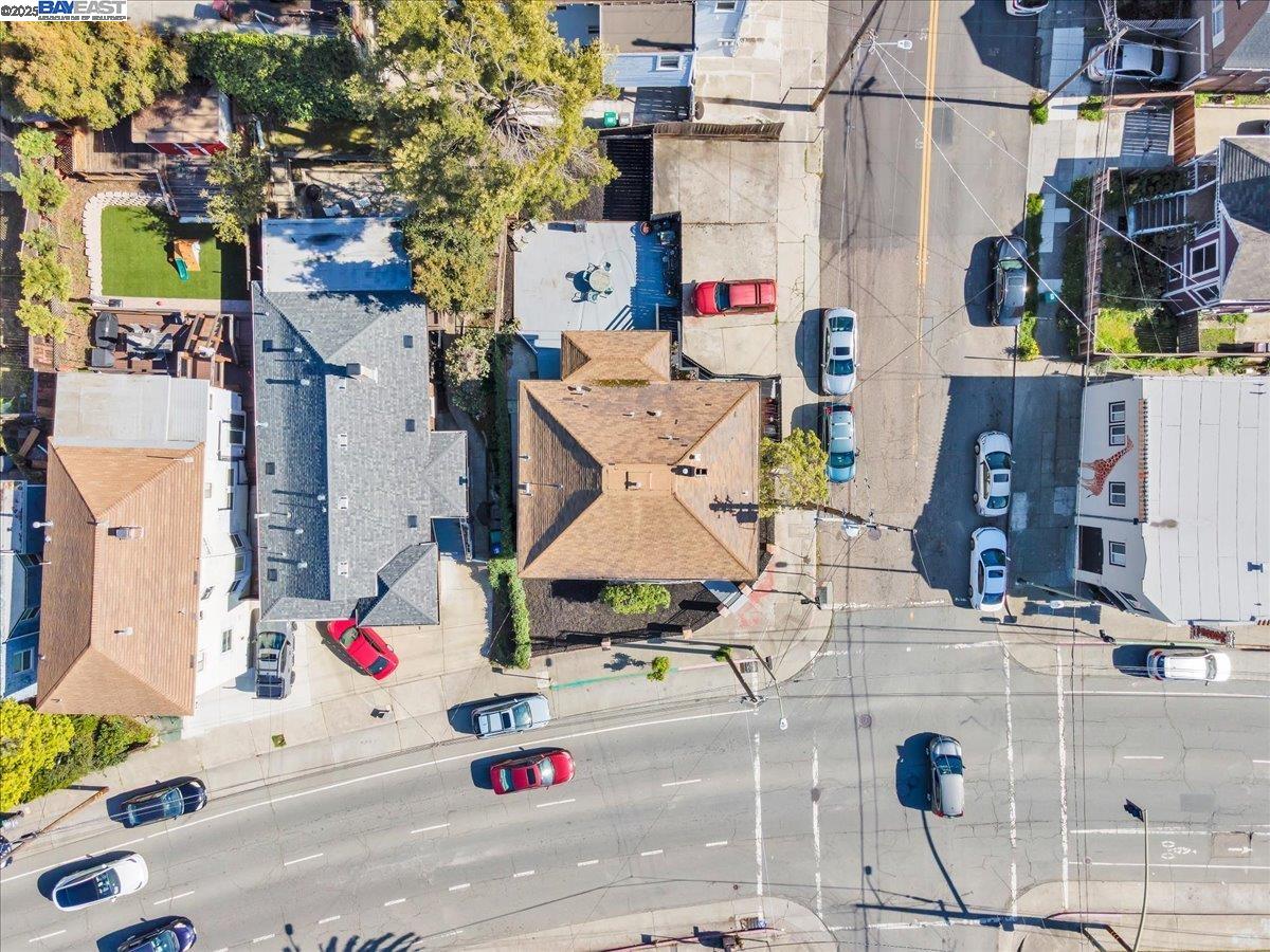 Detail Gallery Image 5 of 37 For 3300 Harrison St, Oakland,  CA 94611 - – Beds | – Baths