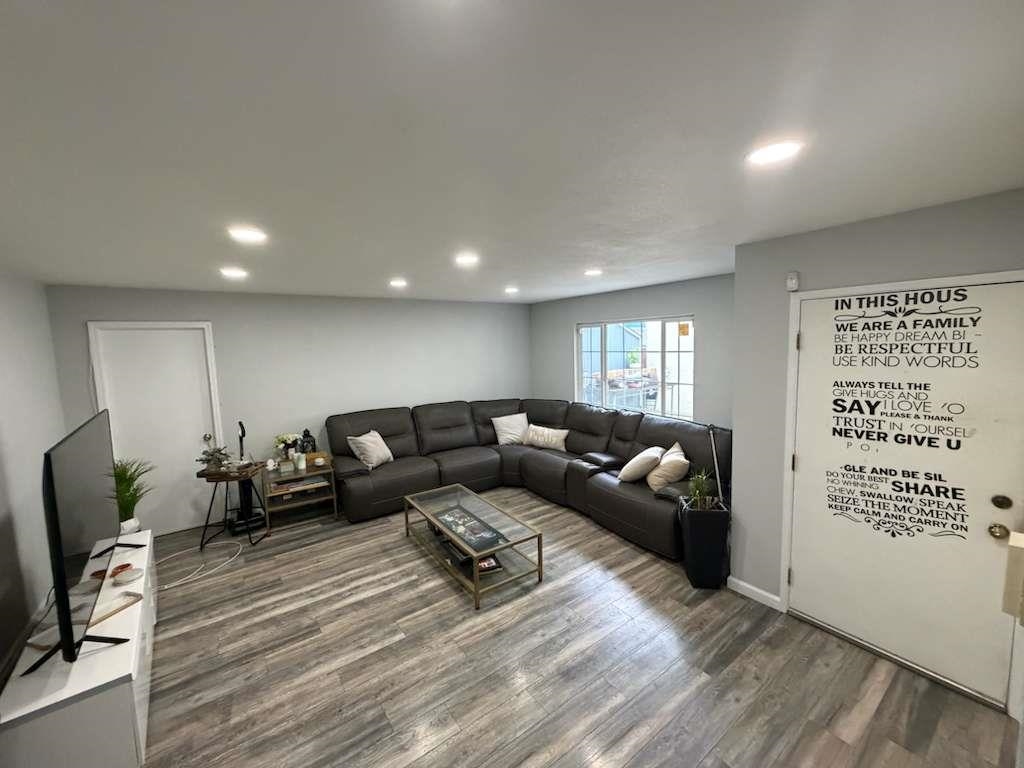 Detail Gallery Image 3 of 27 For 250 S 47th St, Richmond,  CA 94804 - 3 Beds | 2/1 Baths