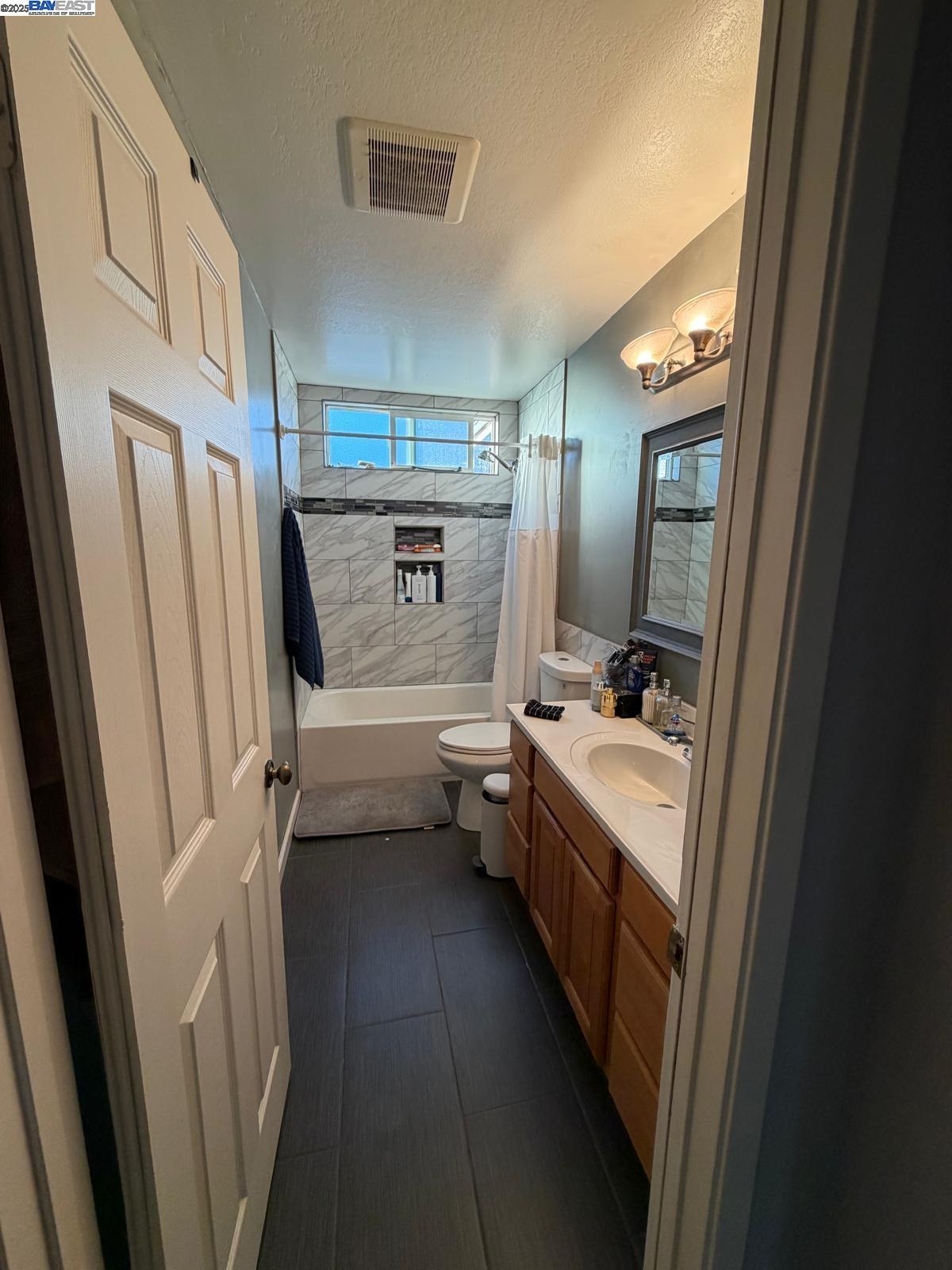 Detail Gallery Image 9 of 20 For 250 S 47th St, Richmond,  CA 94804 - 3 Beds | 2/1 Baths