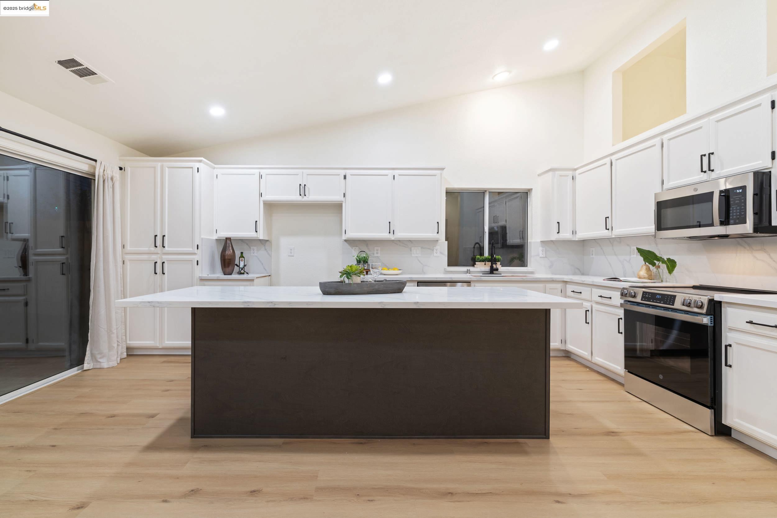 Detail Gallery Image 12 of 53 For 5213 San Paulo Dr, Salida,  CA 95368 - 4 Beds | 2 Baths