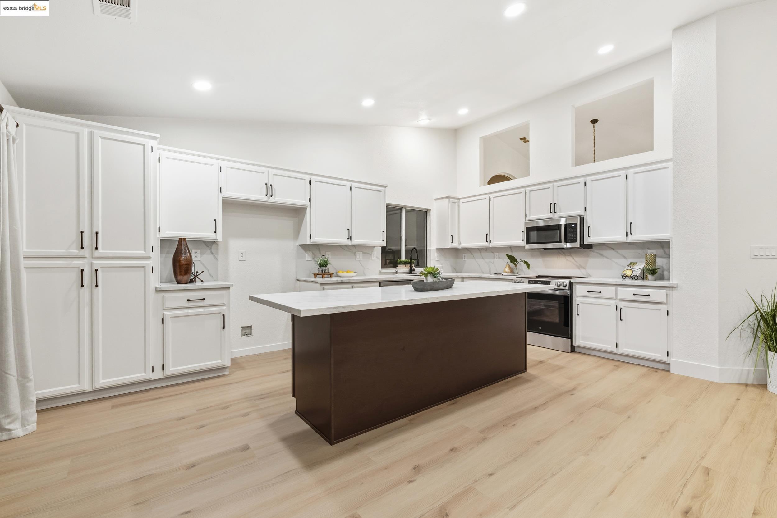 Detail Gallery Image 13 of 53 For 5213 San Paulo Dr, Salida,  CA 95368 - 4 Beds | 2 Baths