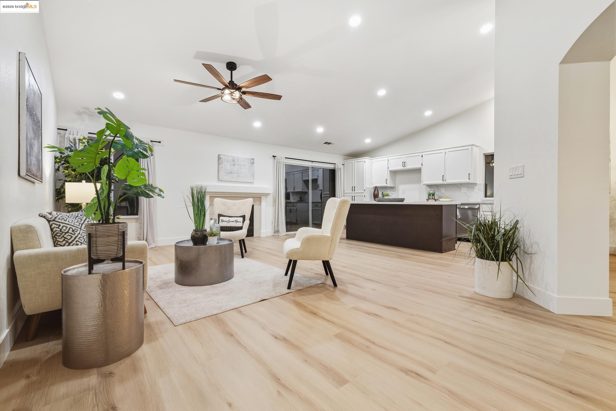 Detail Gallery Image 9 of 53 For 5213 San Paulo Dr, Salida,  CA 95368 - 4 Beds | 2 Baths