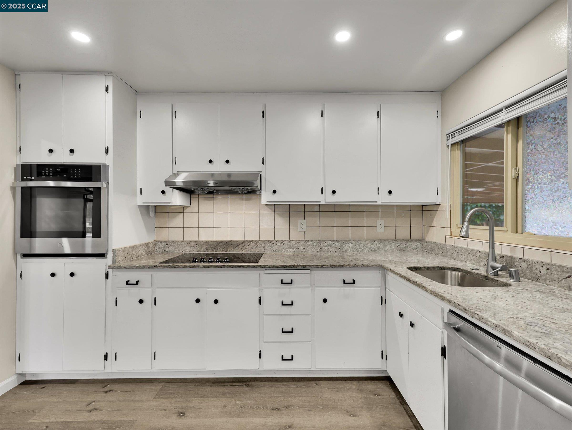 Detail Gallery Image 16 of 55 For 3811 Shasta Cir, Pittsburg,  CA 94565 - 3 Beds | 2 Baths