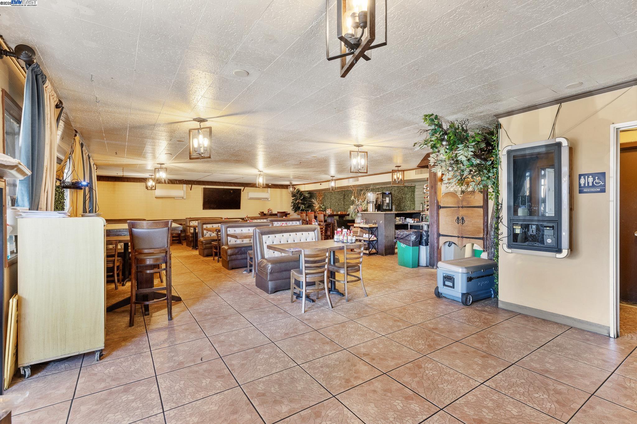 Detail Gallery Image 11 of 32 For 3829 Foothill Blvd, Oakland,  CA 94601 - – Beds | – Baths