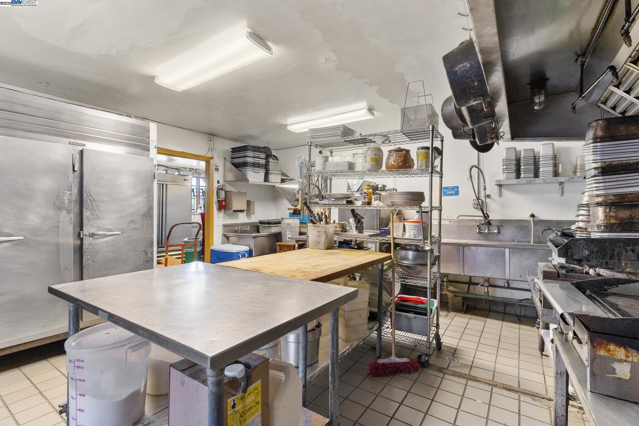 Detail Gallery Image 12 of 32 For 3829 Foothill Blvd, Oakland,  CA 94601 - – Beds | – Baths