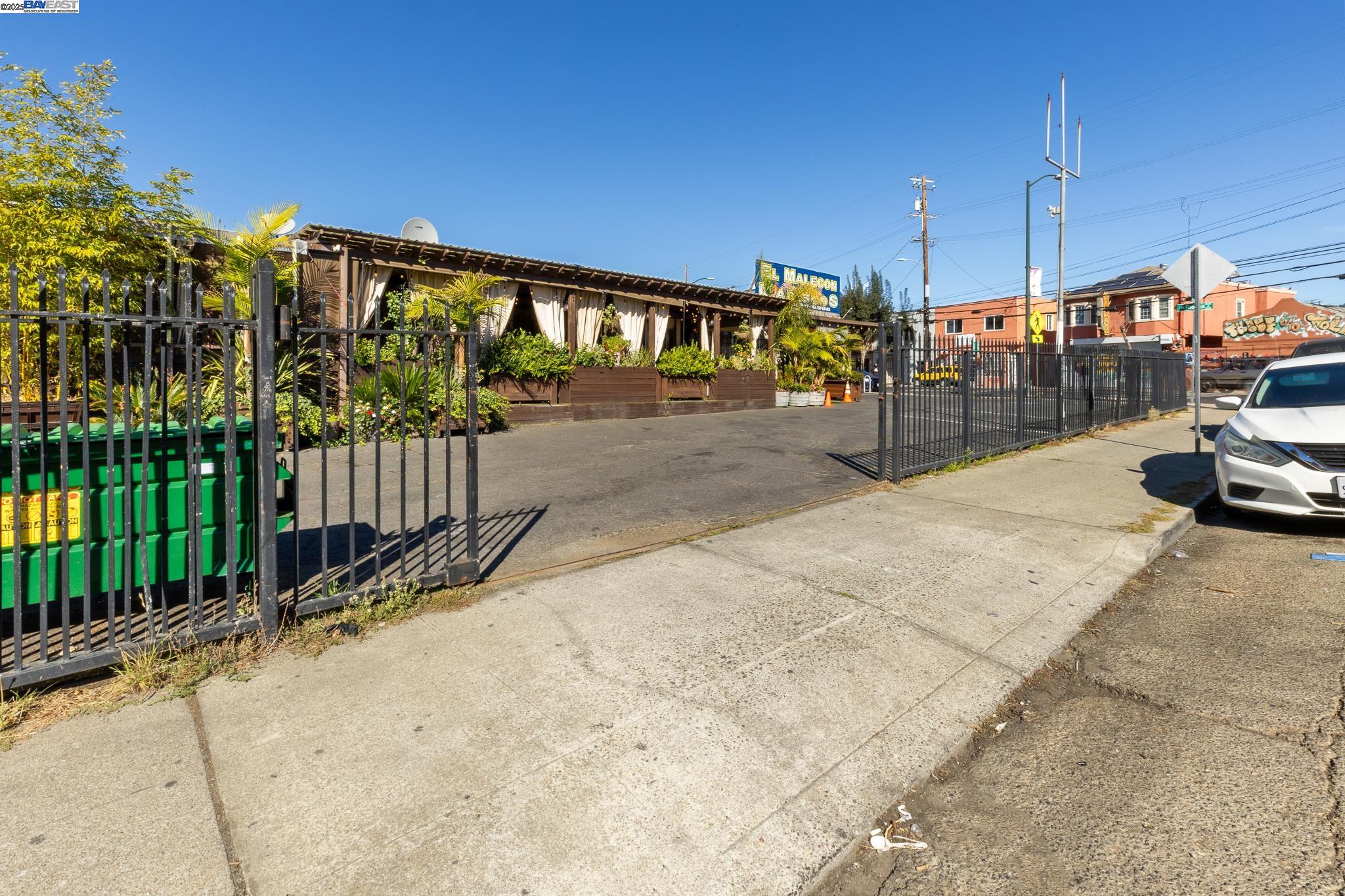 Detail Gallery Image 3 of 32 For 3829 Foothill Blvd, Oakland,  CA 94601 - – Beds | – Baths