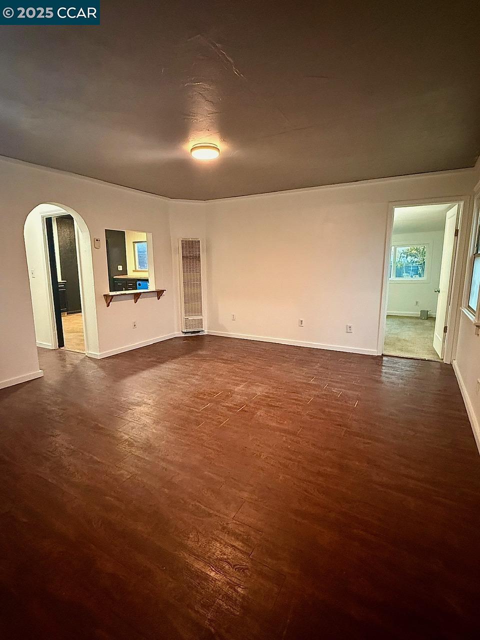 Detail Gallery Image 5 of 8 For 1360 Sonoma Ave, Sacramento,  CA 95815 - 2 Beds | 1 Baths