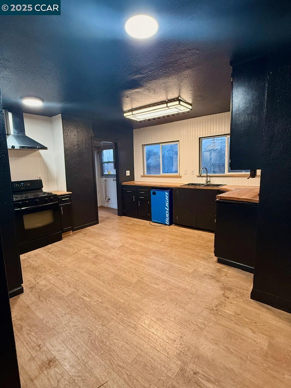 Detail Gallery Image 6 of 8 For 1360 Sonoma Ave, Sacramento,  CA 95815 - 2 Beds | 1 Baths