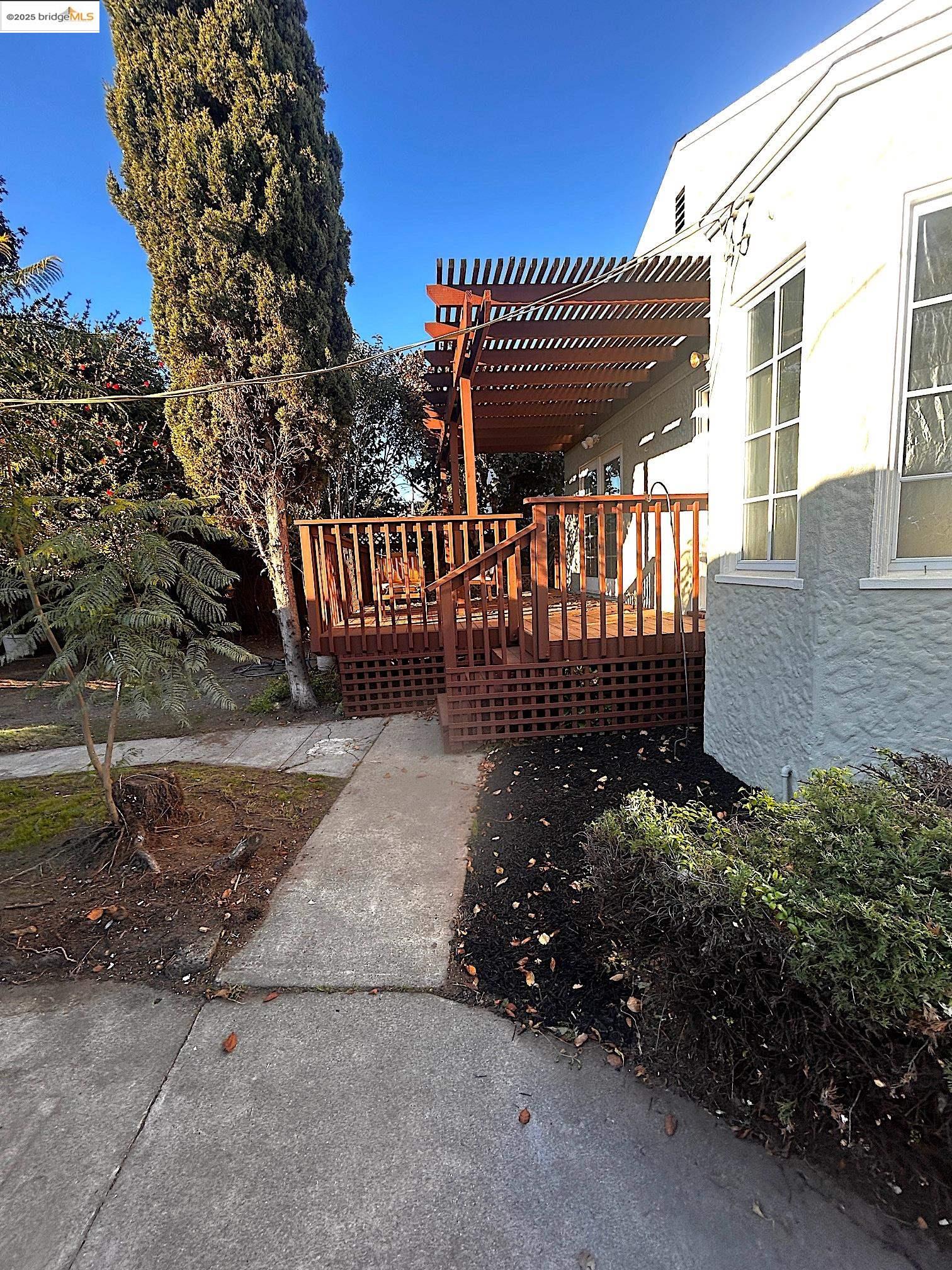 Detail Gallery Image 11 of 35 For 869 Lassen St, Richmond,  CA 94805 - 3 Beds | 2 Baths