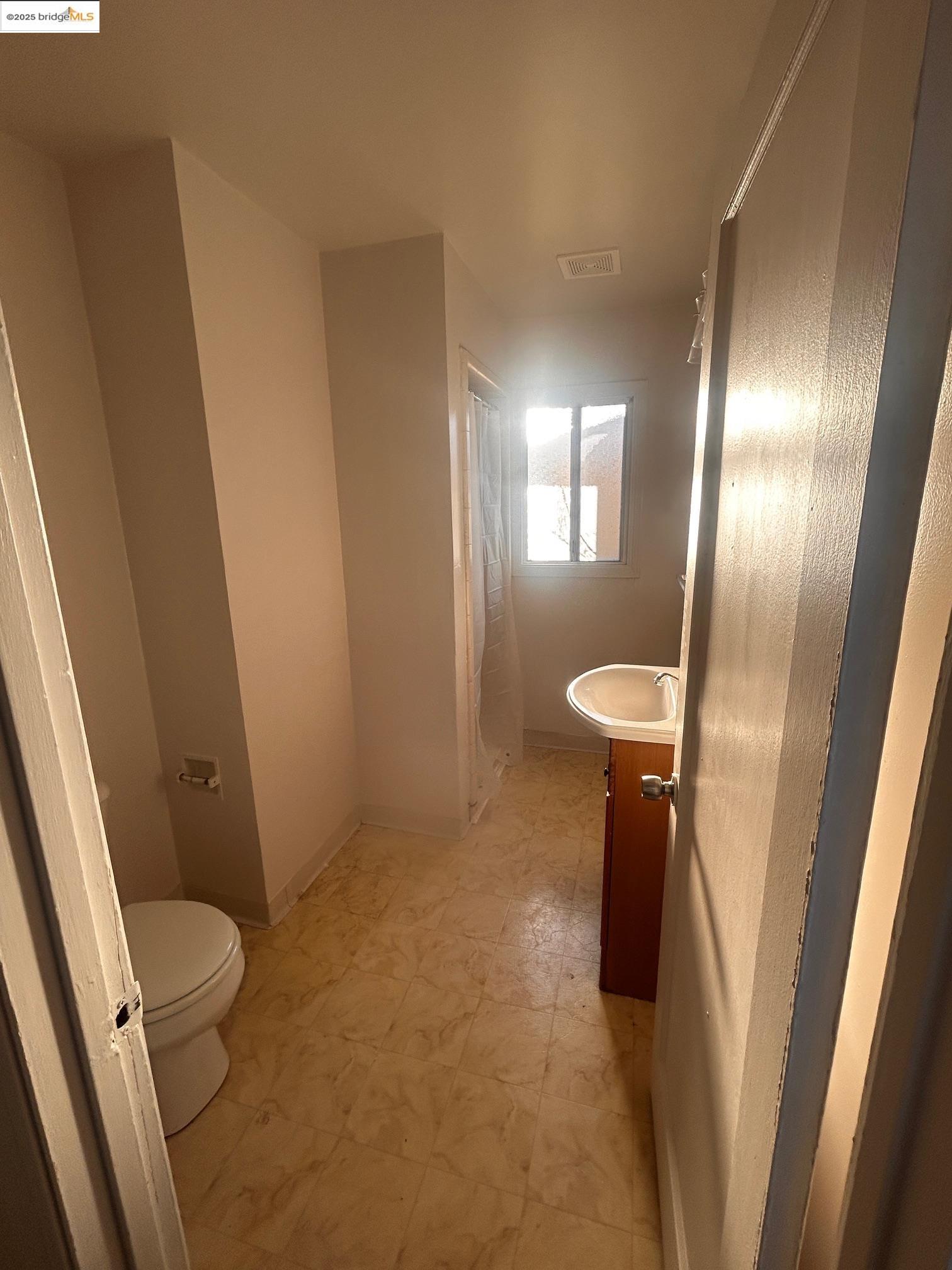 Detail Gallery Image 21 of 38 For 869 Lassen St, Richmond,  CA 94805 - 3 Beds | 2 Baths