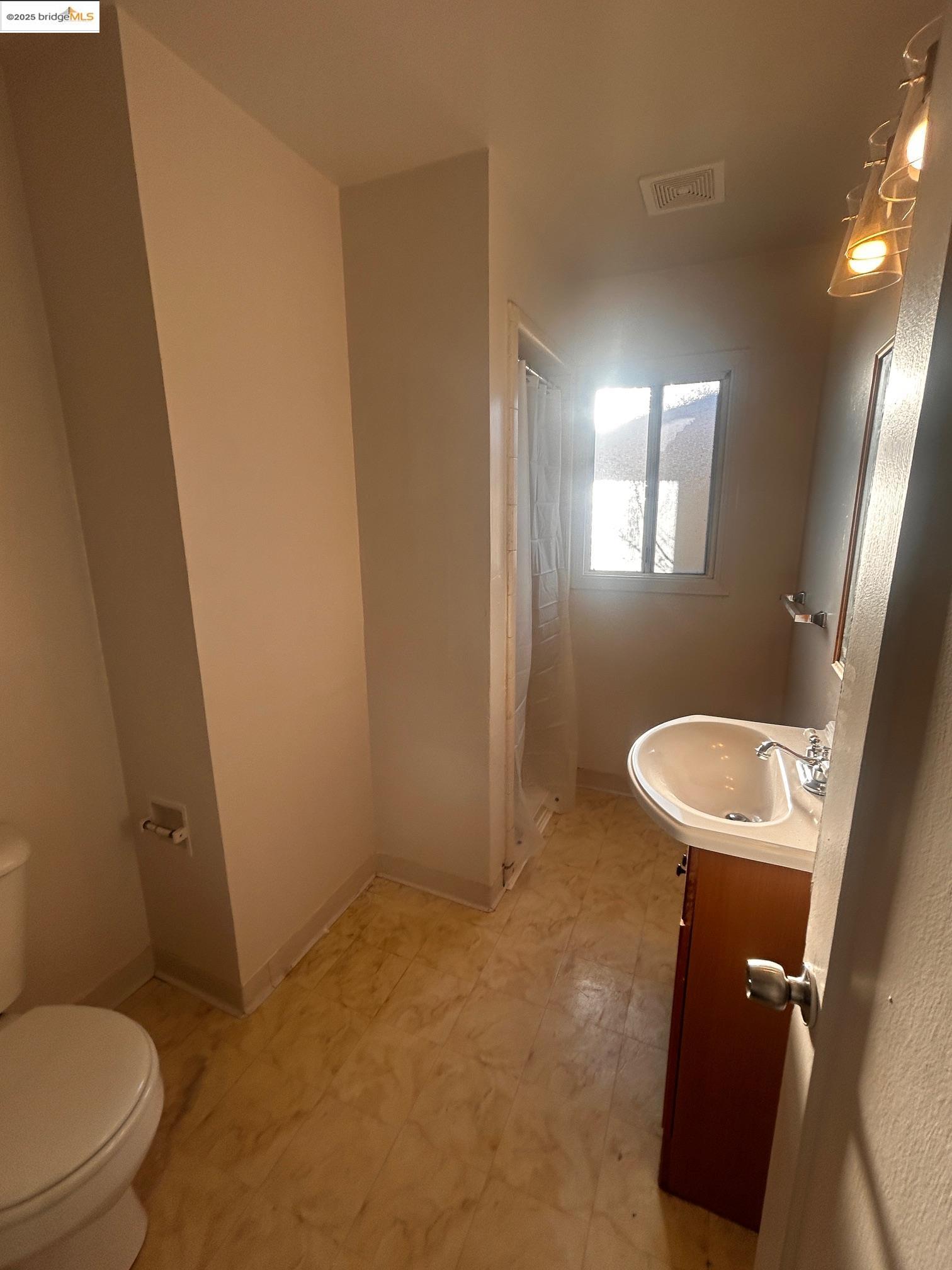 Detail Gallery Image 24 of 35 For 869 Lassen St, Richmond,  CA 94805 - 3 Beds | 2 Baths