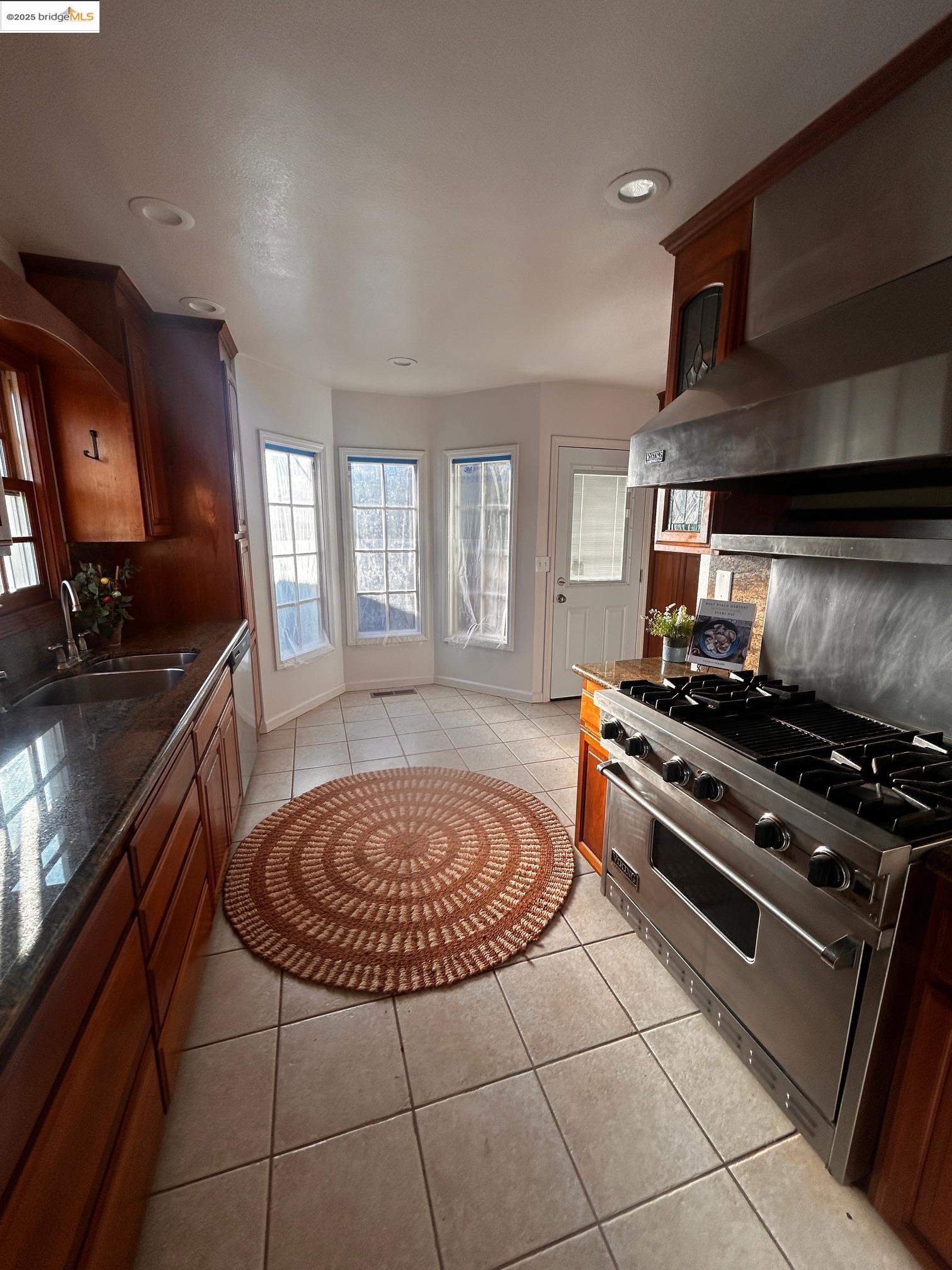 Detail Gallery Image 7 of 38 For 869 Lassen St, Richmond,  CA 94805 - 3 Beds | 2 Baths