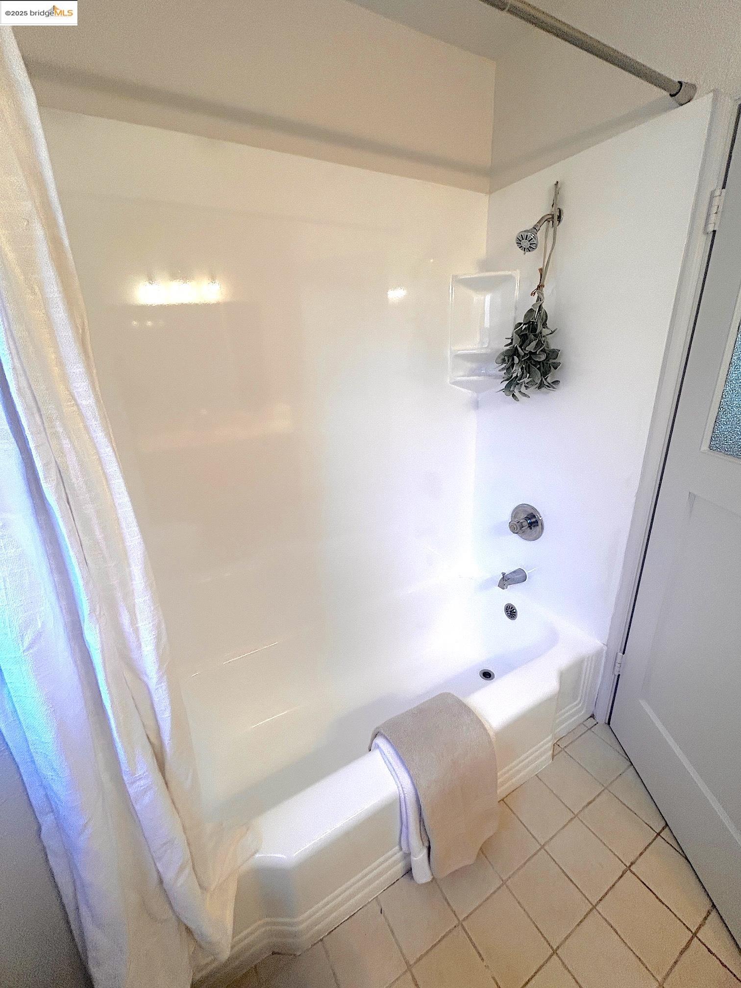 Detail Gallery Image 9 of 38 For 869 Lassen St, Richmond,  CA 94805 - 3 Beds | 2 Baths