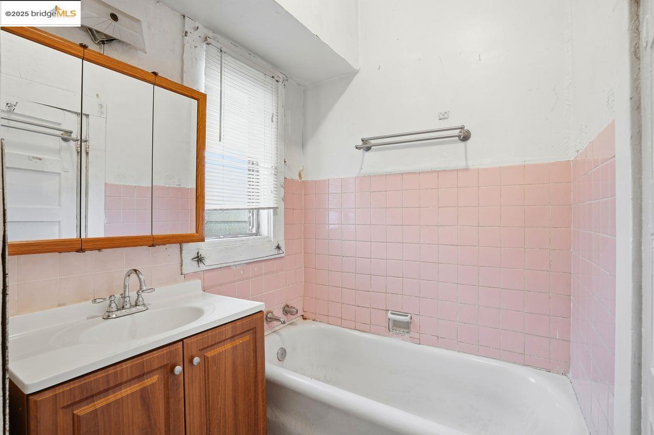Detail Gallery Image 41 of 57 For 1068 Aileen St, Oakland,  CA 94608 - – Beds | – Baths