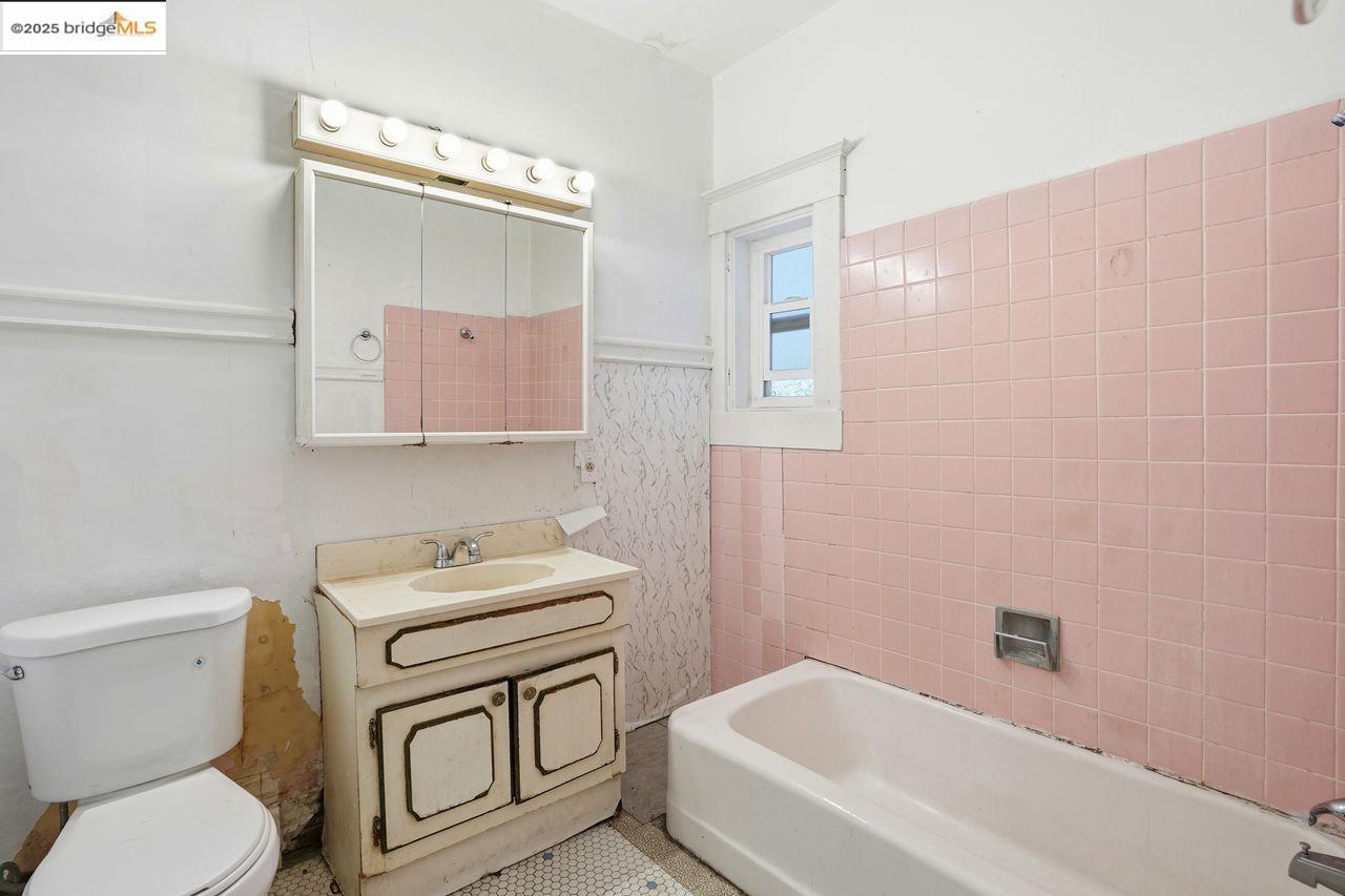 Detail Gallery Image 42 of 57 For 1068 Aileen St, Oakland,  CA 94608 - – Beds | – Baths