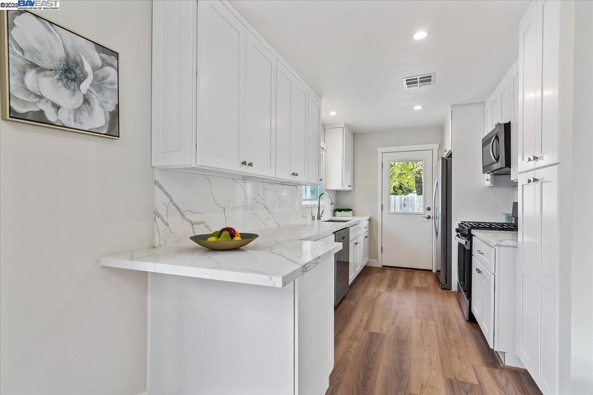 Detail Gallery Image 10 of 25 For 1154 Tilson Dr, Concord,  CA 94520-4215 - 3 Beds | 1 Baths