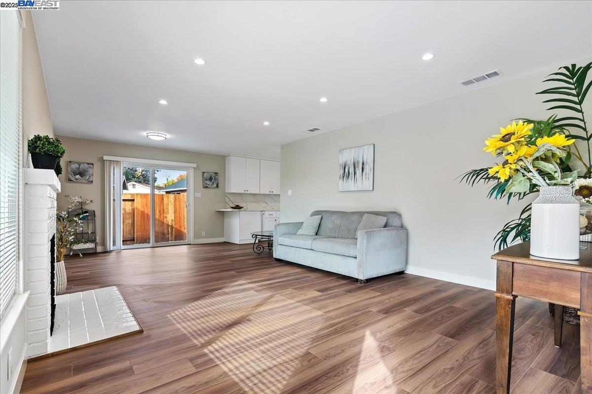 Detail Gallery Image 6 of 25 For 1154 Tilson Dr, Concord,  CA 94520-4215 - 3 Beds | 1 Baths