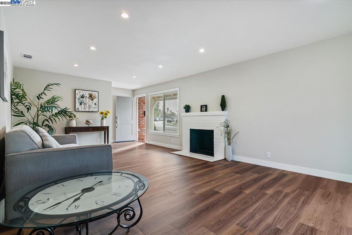 Detail Gallery Image 8 of 25 For 1154 Tilson Dr, Concord,  CA 94520-4215 - 3 Beds | 1 Baths