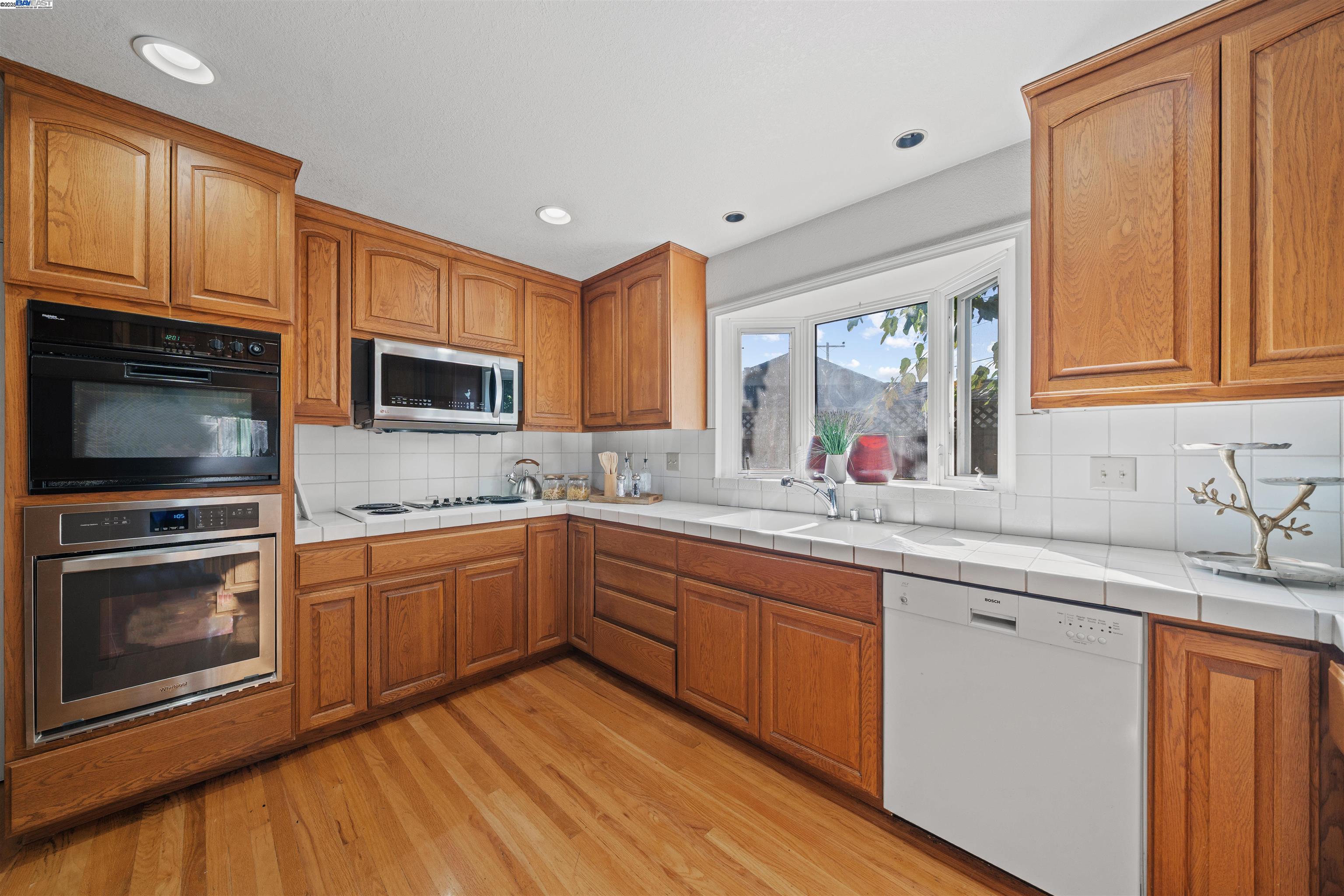 Detail Gallery Image 10 of 48 For 3393 Sutton Loop, Fremont,  CA 94536 - 4 Beds | 3 Baths