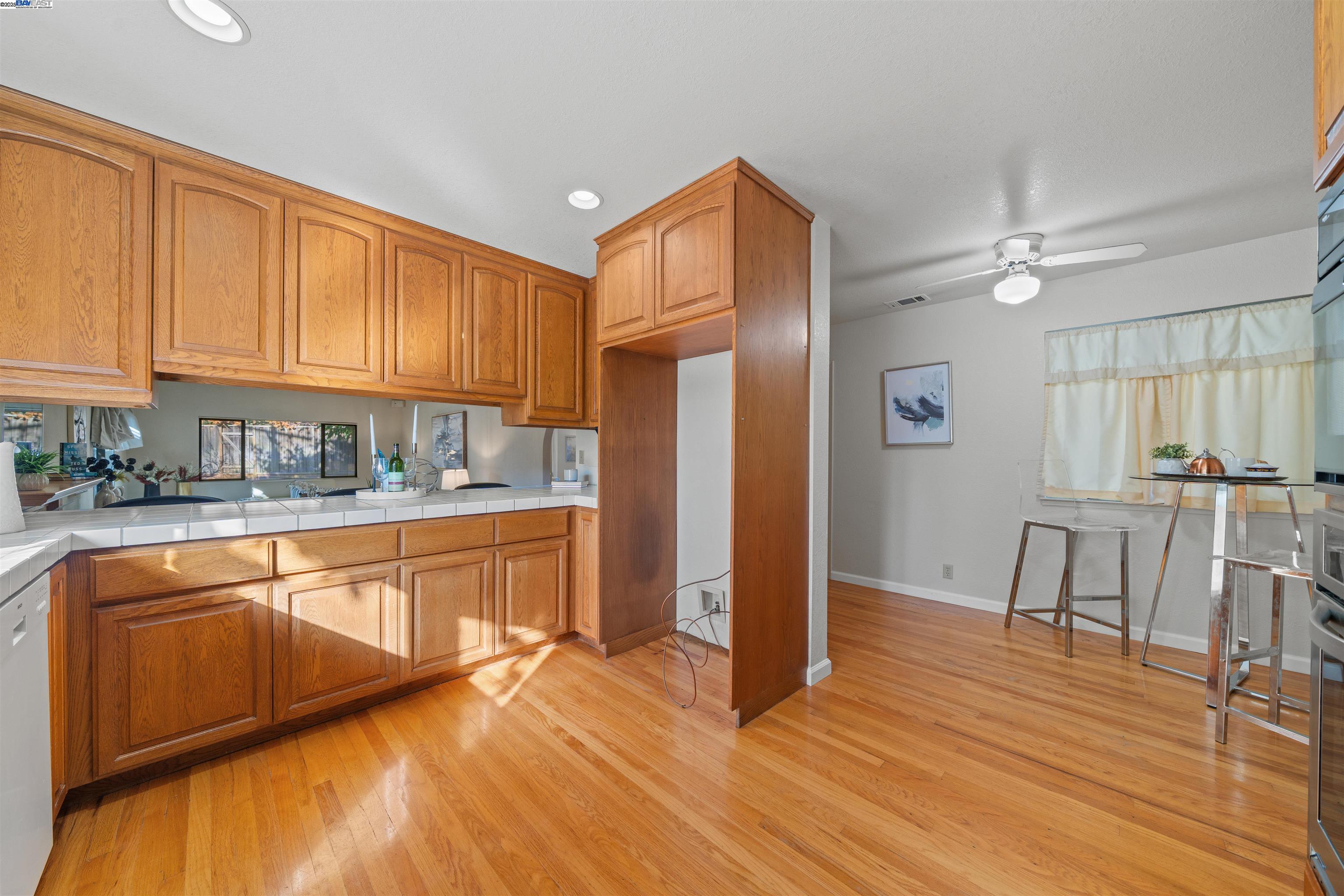 Detail Gallery Image 11 of 48 For 3393 Sutton Loop, Fremont,  CA 94536 - 4 Beds | 3 Baths