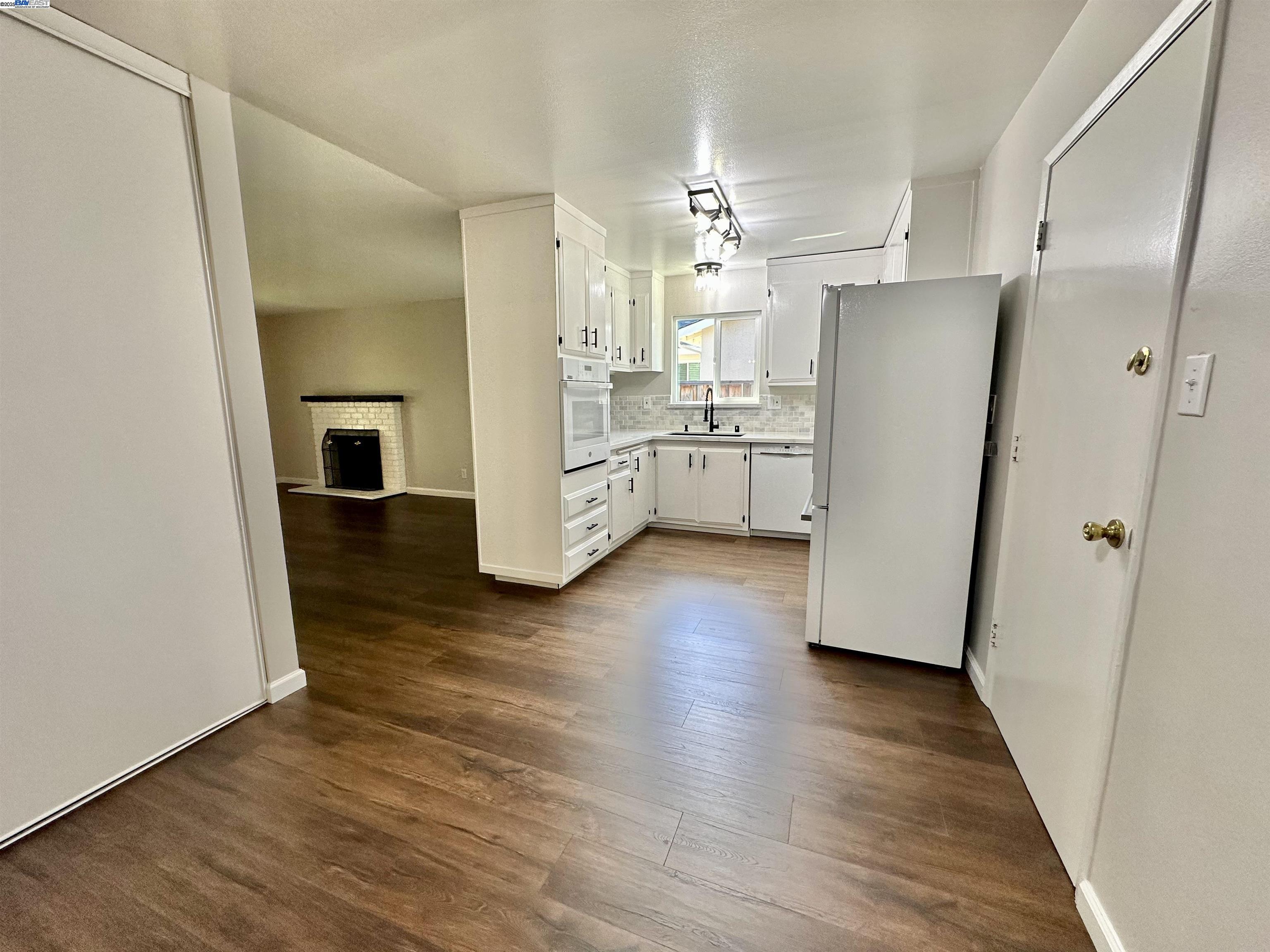 Detail Gallery Image 8 of 42 For 1243 Missouri Dr, Concord,  CA 94521 - 4 Beds | 2 Baths