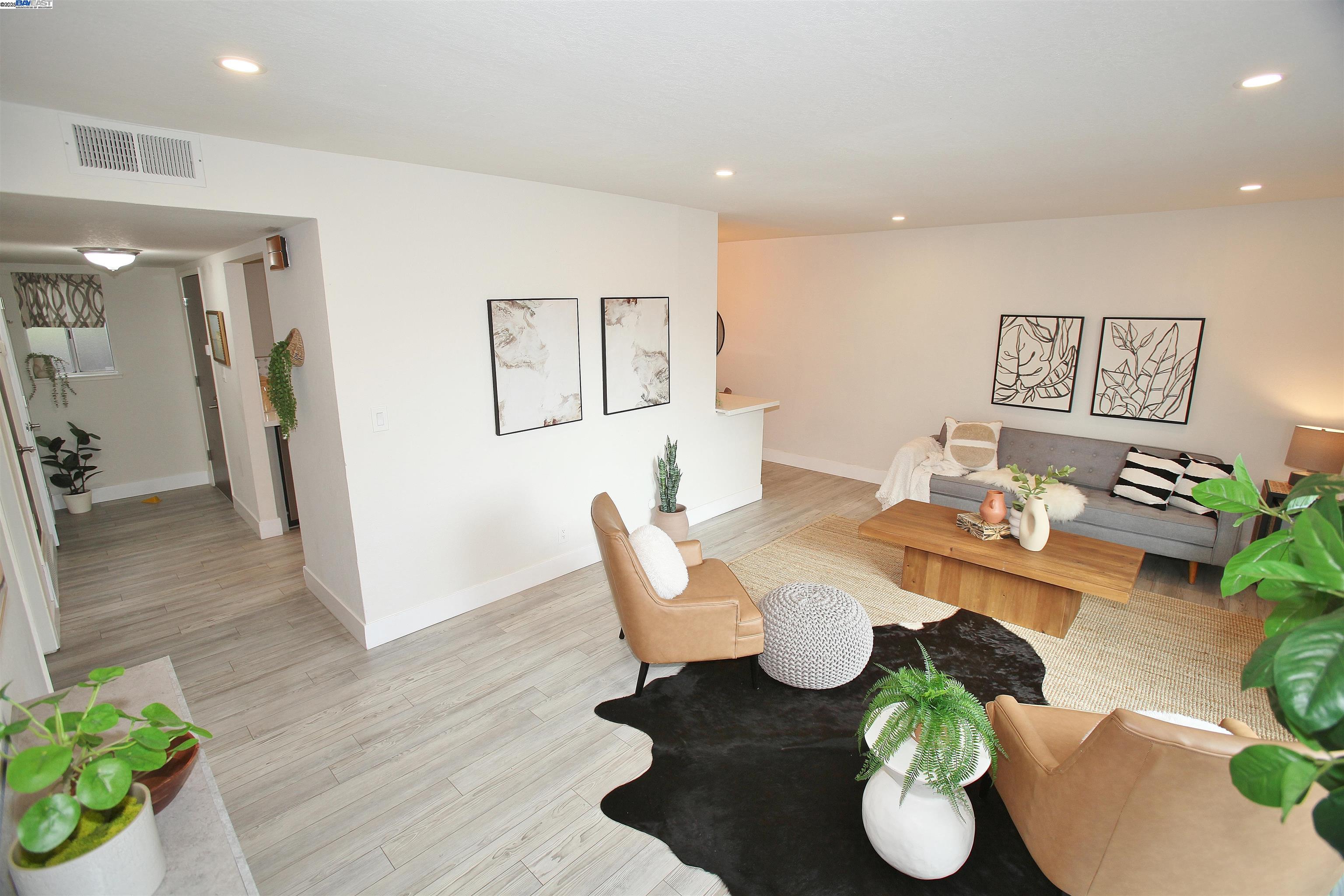 Photo #8: 41119127 Listing: Photo #8