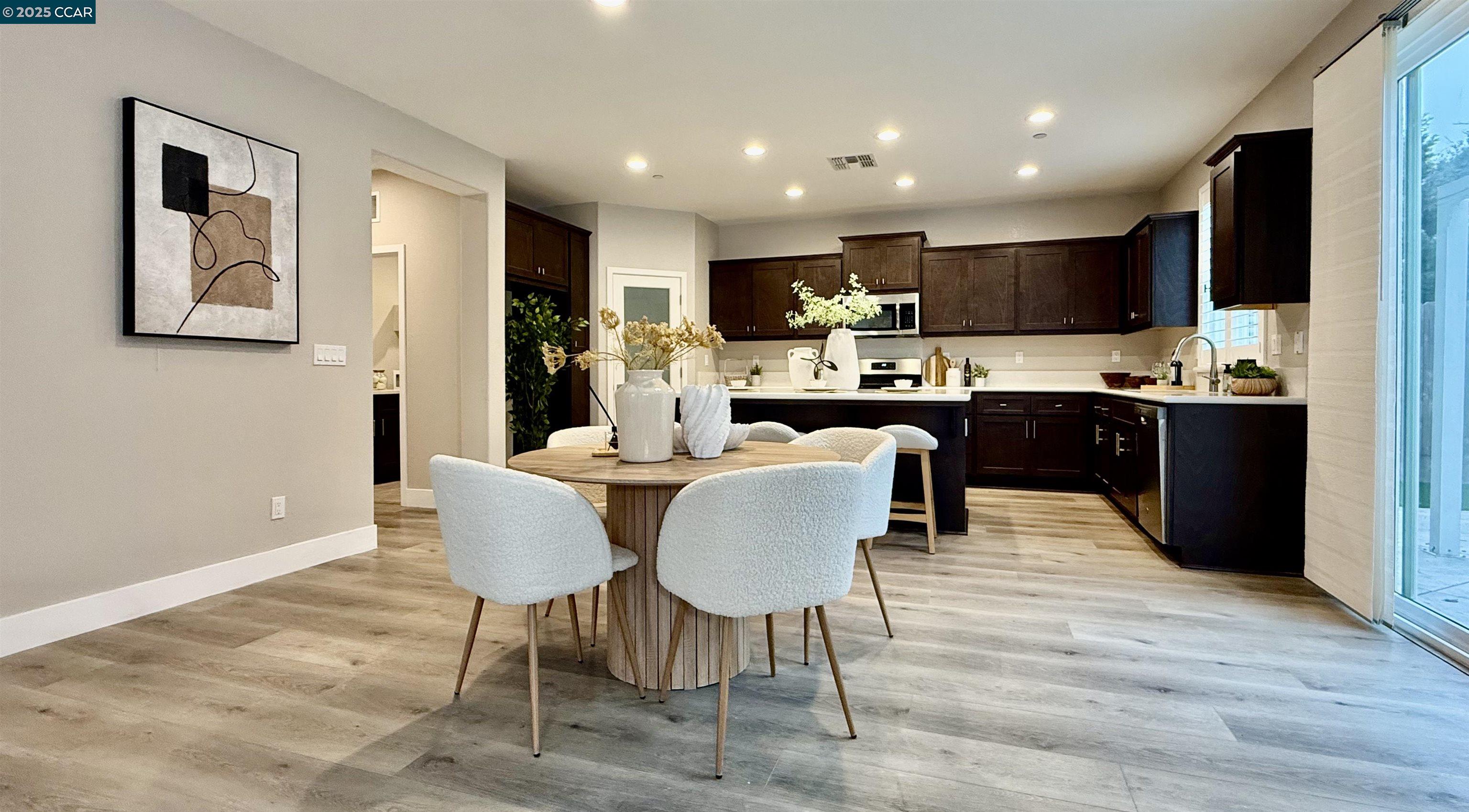 Detail Gallery Image 5 of 44 For 2209 Sunny Island Ct, Modesto,  CA 95355 - 3 Beds | 3 Baths