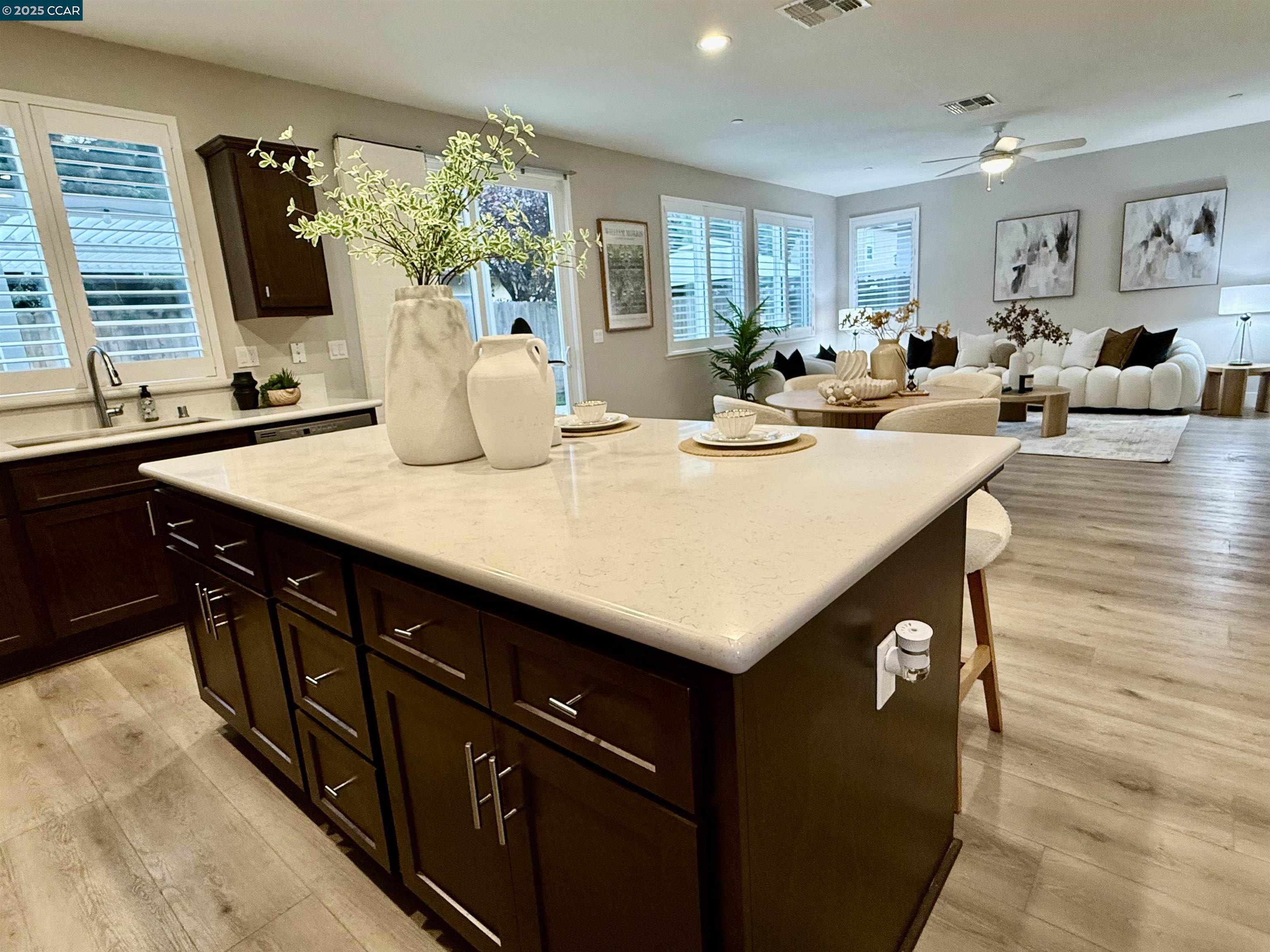 Detail Gallery Image 7 of 44 For 2209 Sunny Island Ct, Modesto,  CA 95355 - 3 Beds | 3 Baths